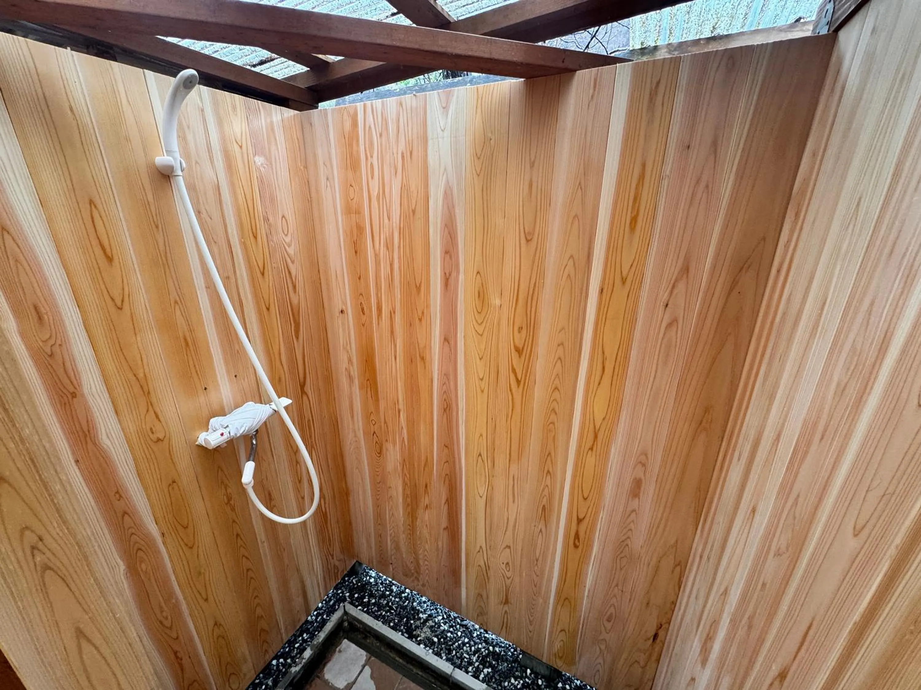 Hot Spring Bath in Guesthouse Tomoshibi