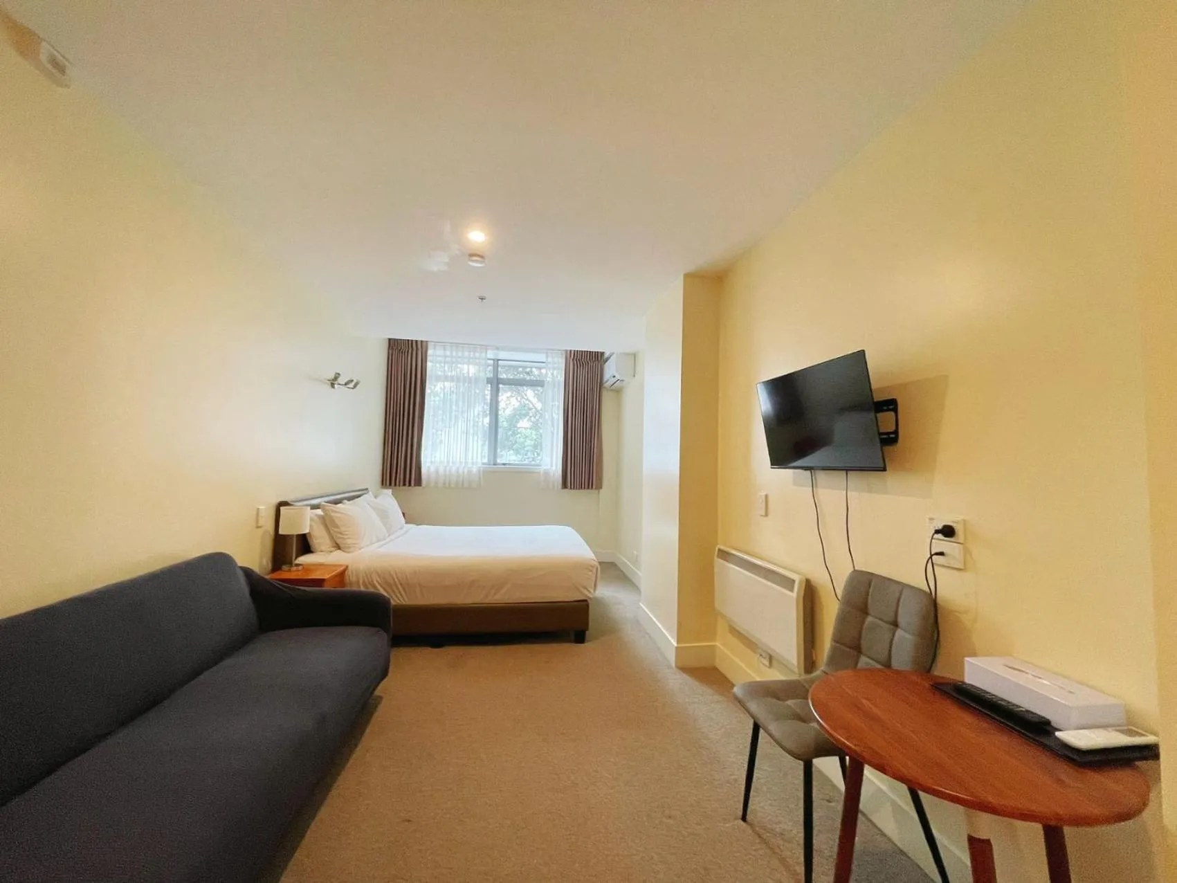 Photo of the whole room, Bed in Grand Central Serviced Apartments
