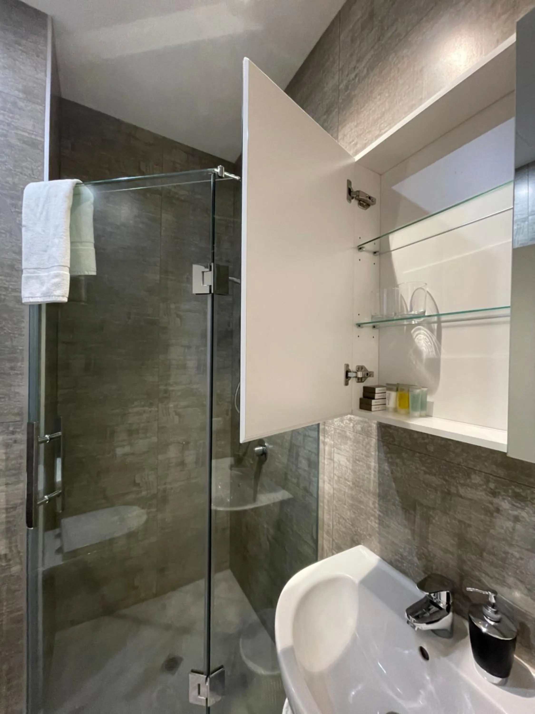 Bathroom in Grand Central Serviced Apartments