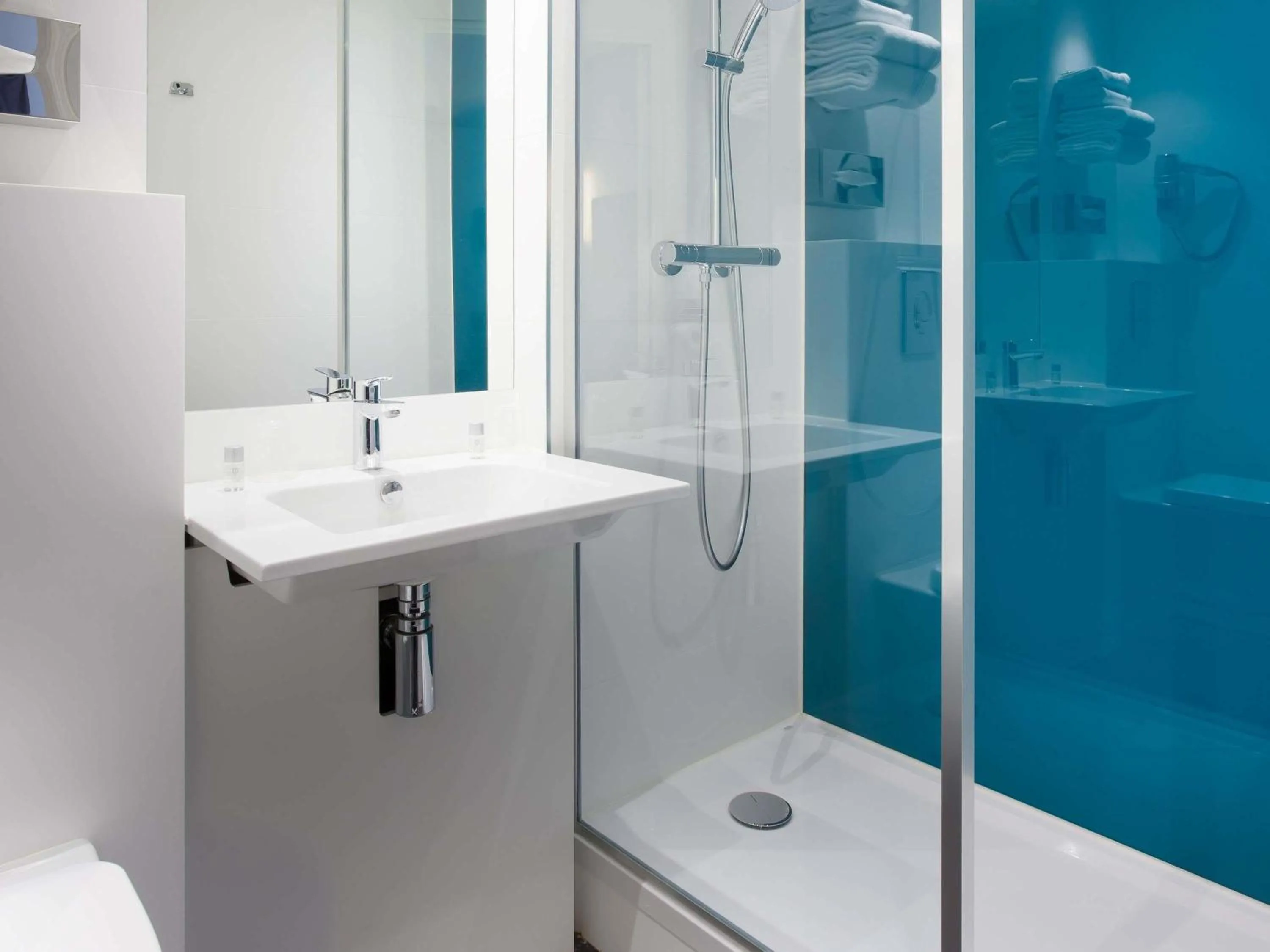 Bedroom in ibis Styles Nantes Centre Gare