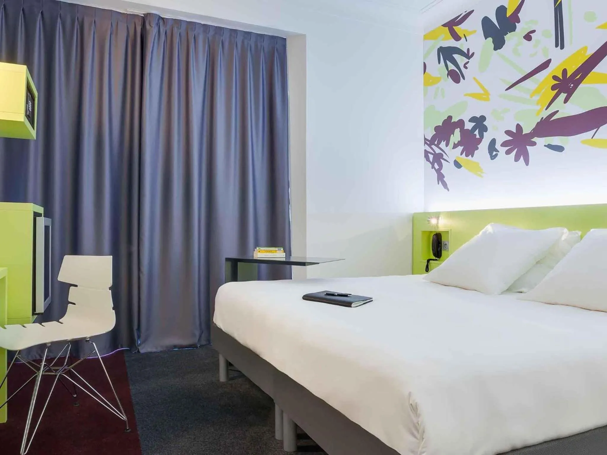 Bedroom, Bed in ibis Styles Nantes Centre Gare