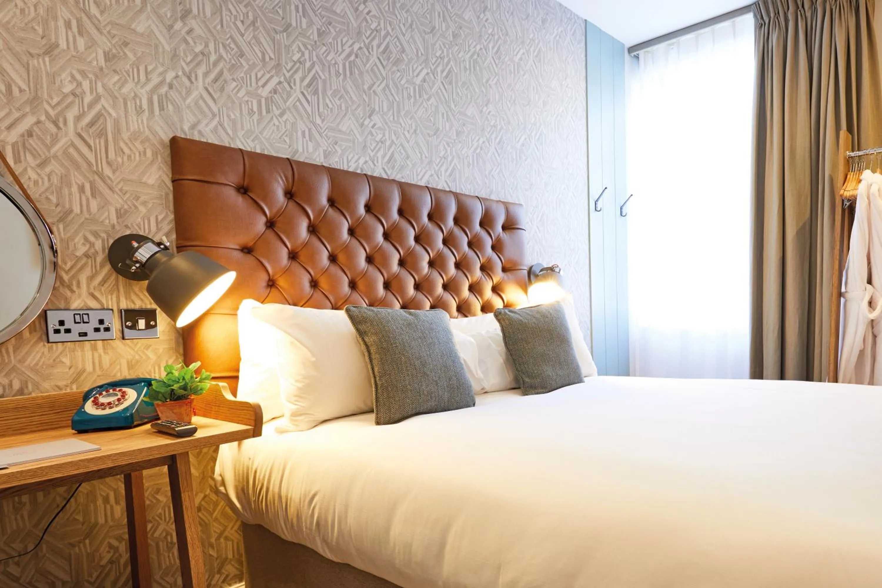 Photo of the whole room, Bed in Middletons