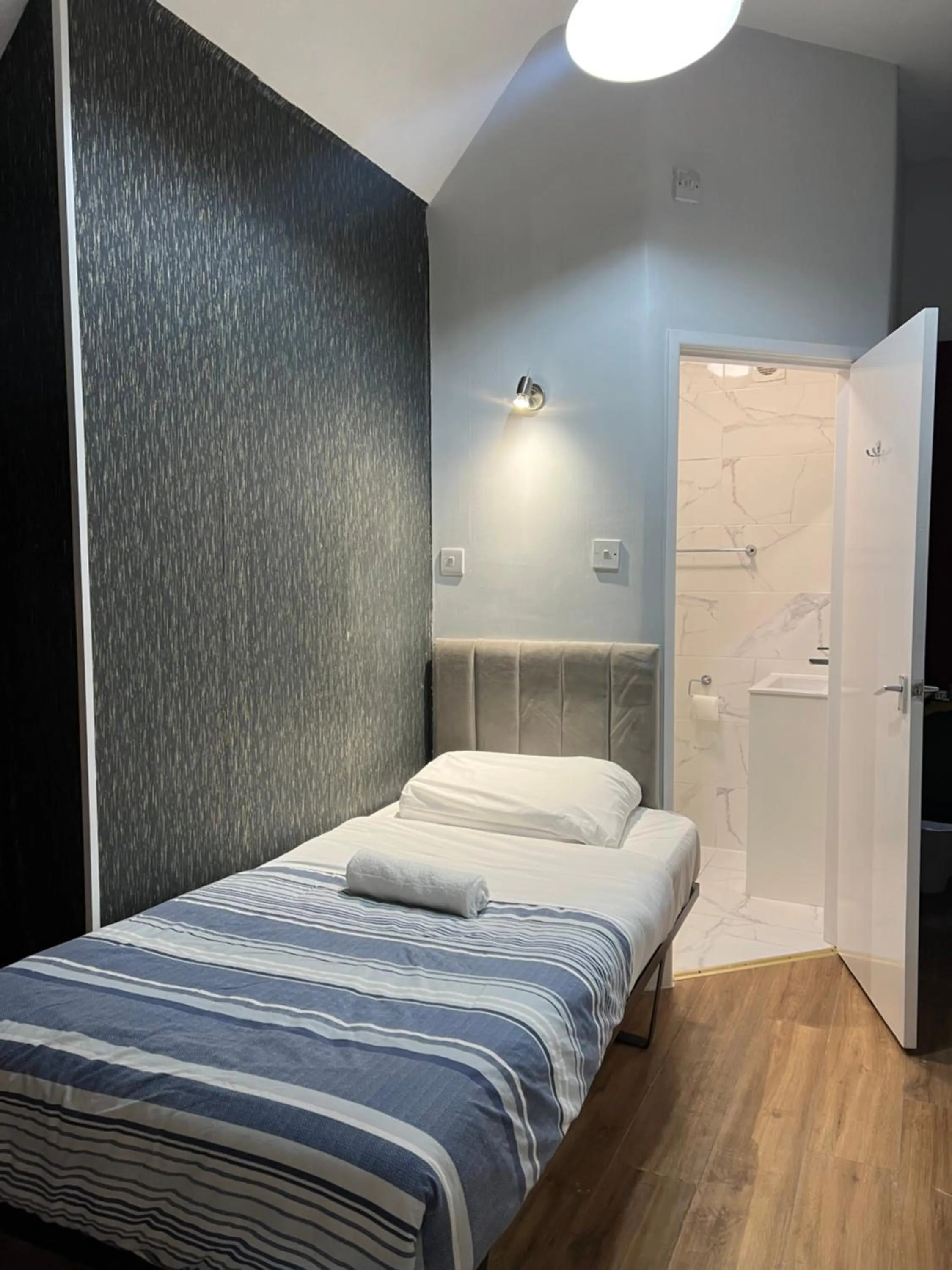 Bed in Abbey Lodge Hotel