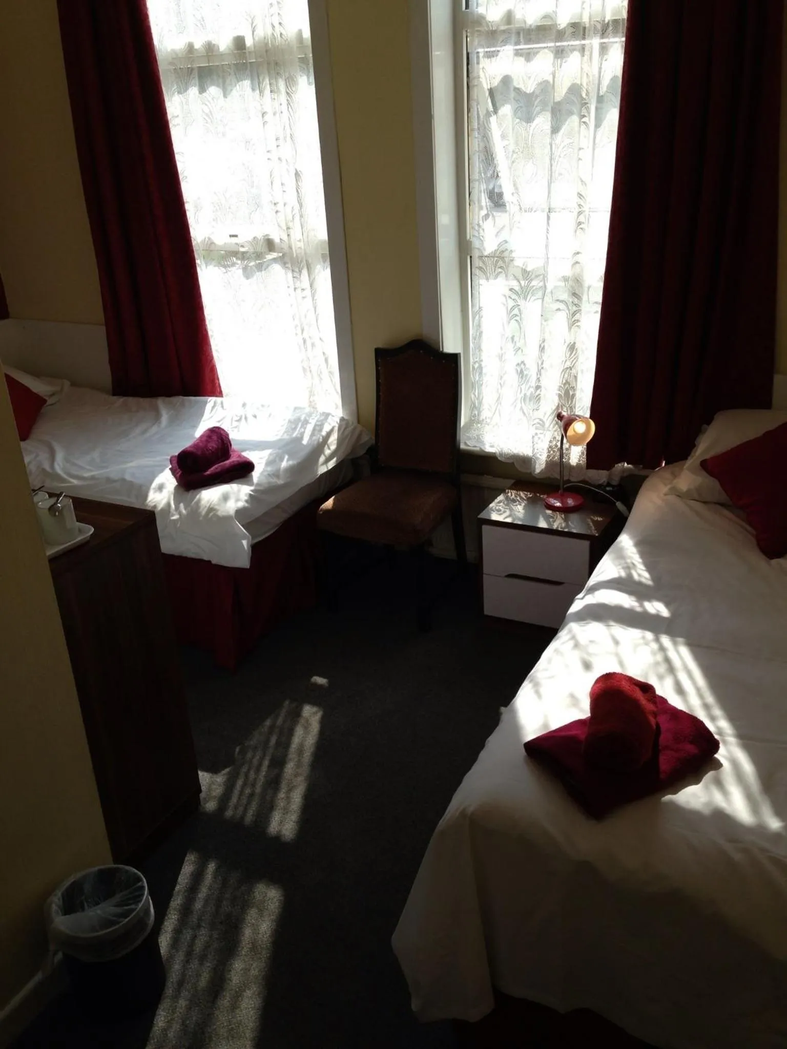 Bathroom, Bed in Abbey Lodge Hotel