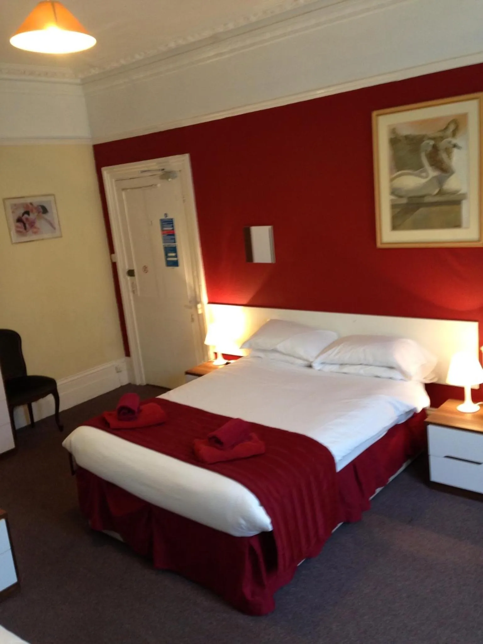 Bathroom, Bed in Abbey Lodge Hotel