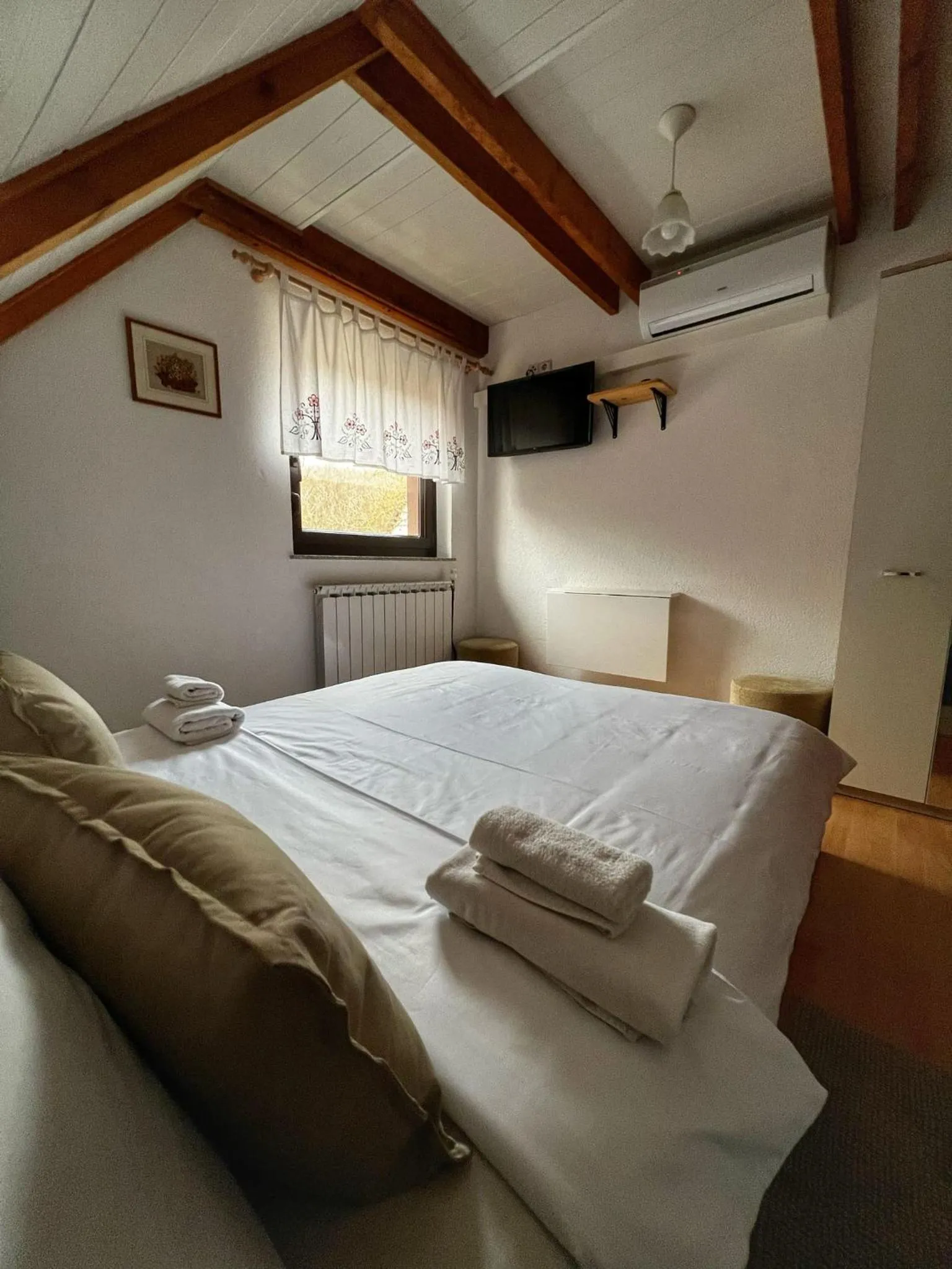 Bed in Villa Lykos Plitvice