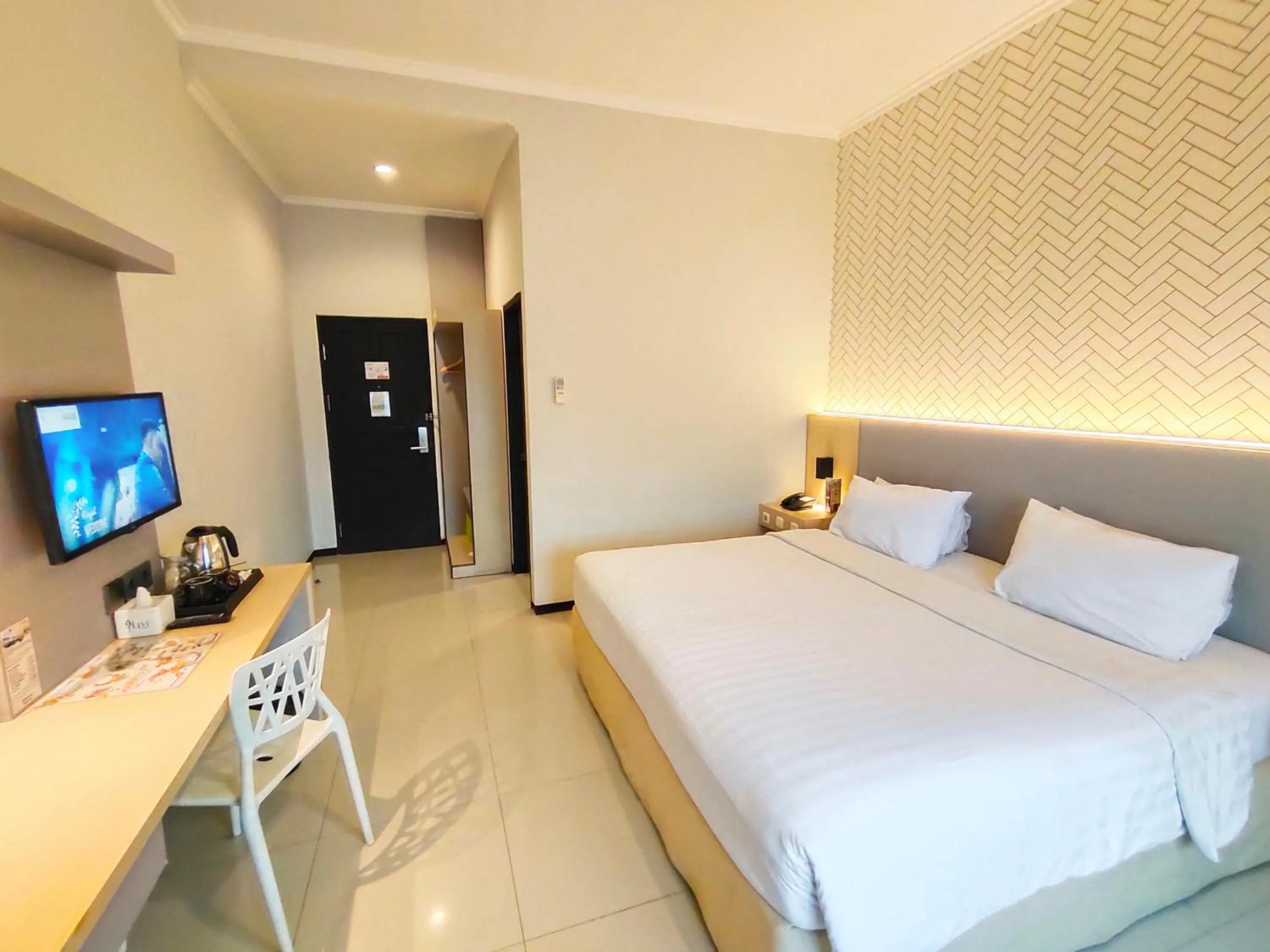 Bed in Royal Park Hotel