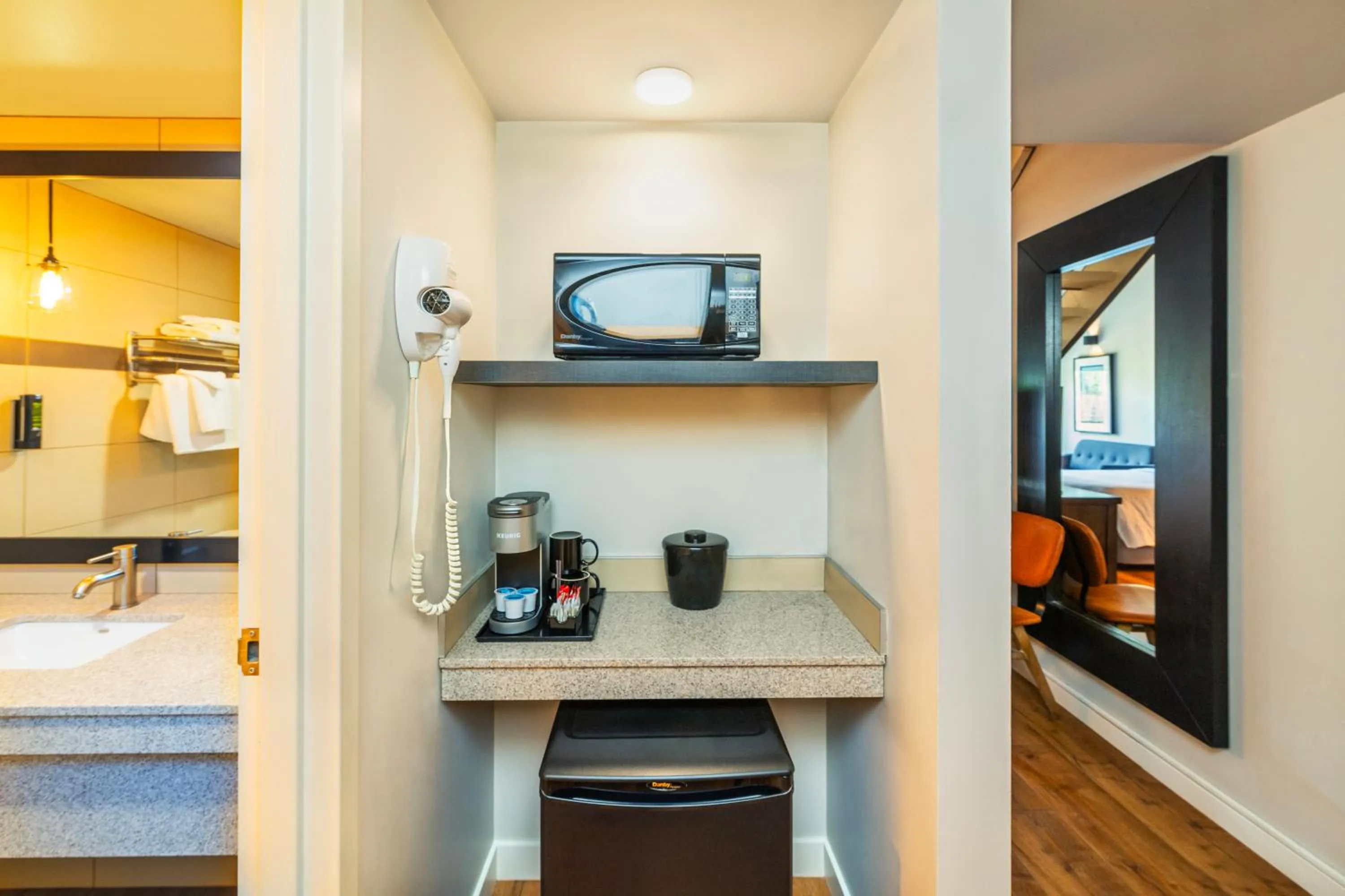 Coffee/tea facilities in Banff Inn