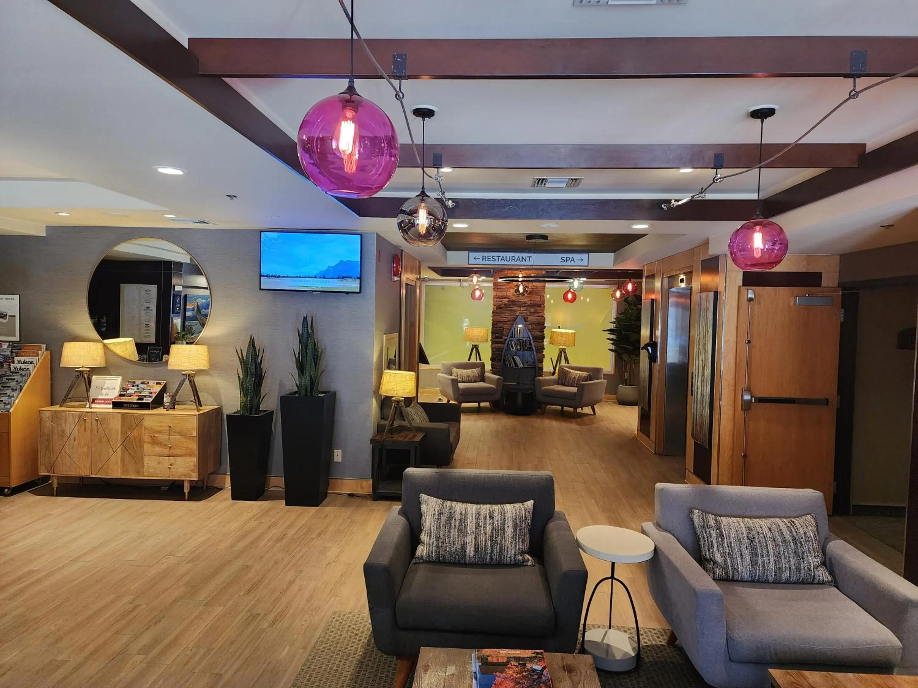 Lobby or reception in Banff Inn