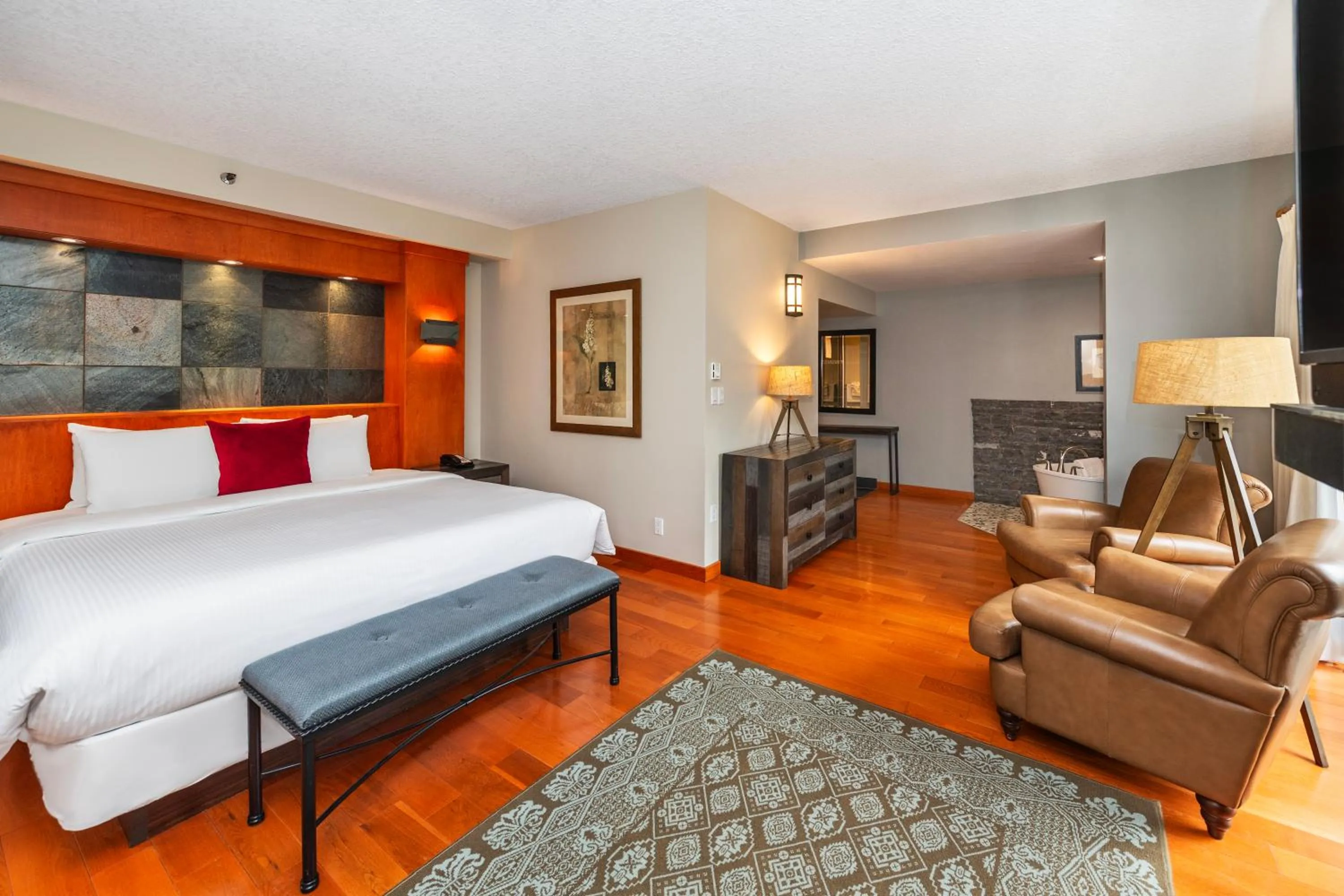 Photo of the whole room, Bed in Banff Inn