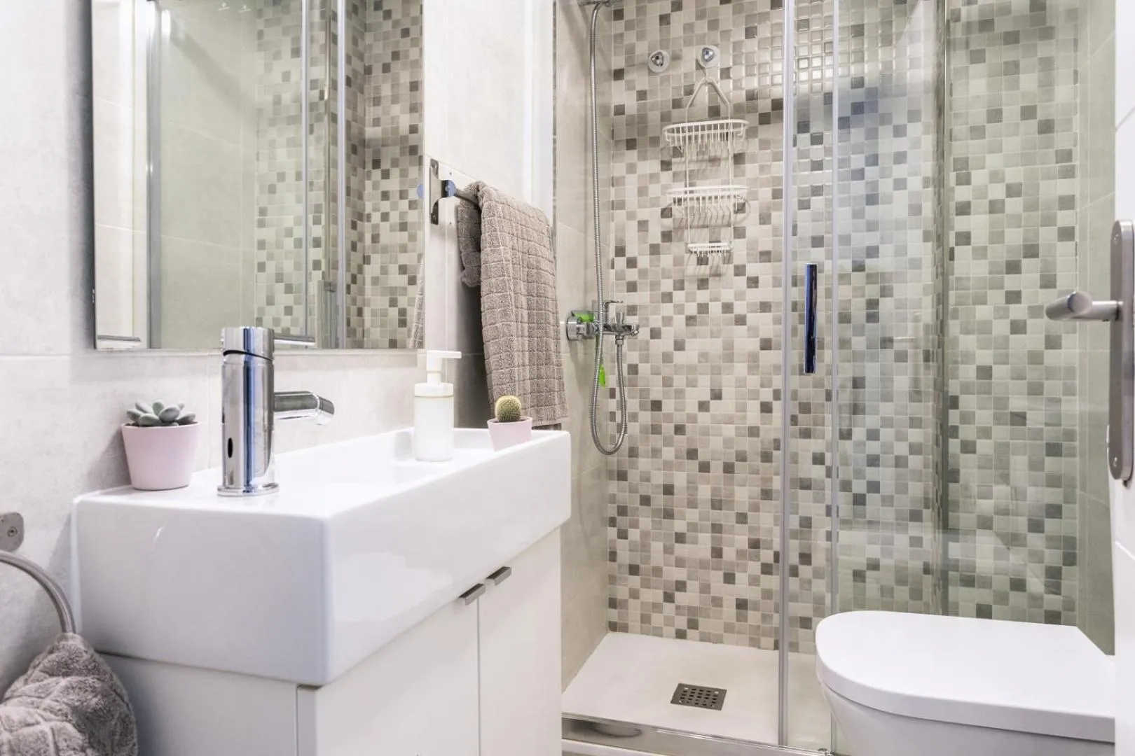 Bathroom in Rentcostadelsol Malagueta Arenal