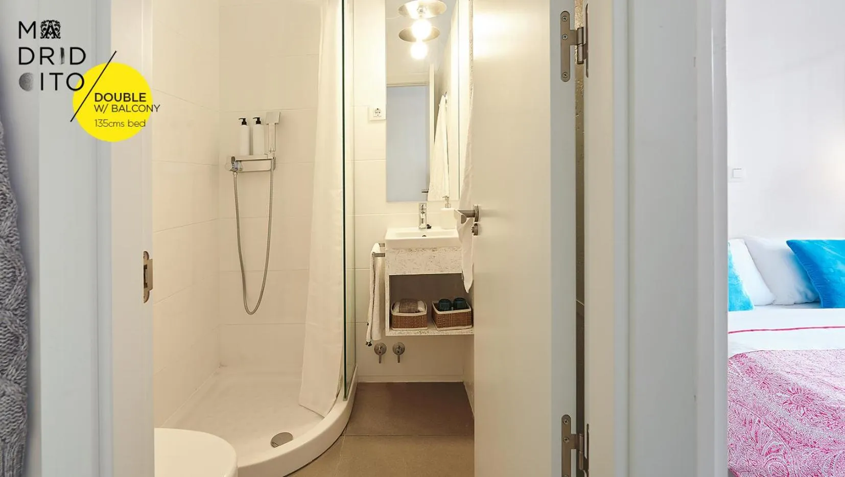 Toilet, Bed in Madridcito