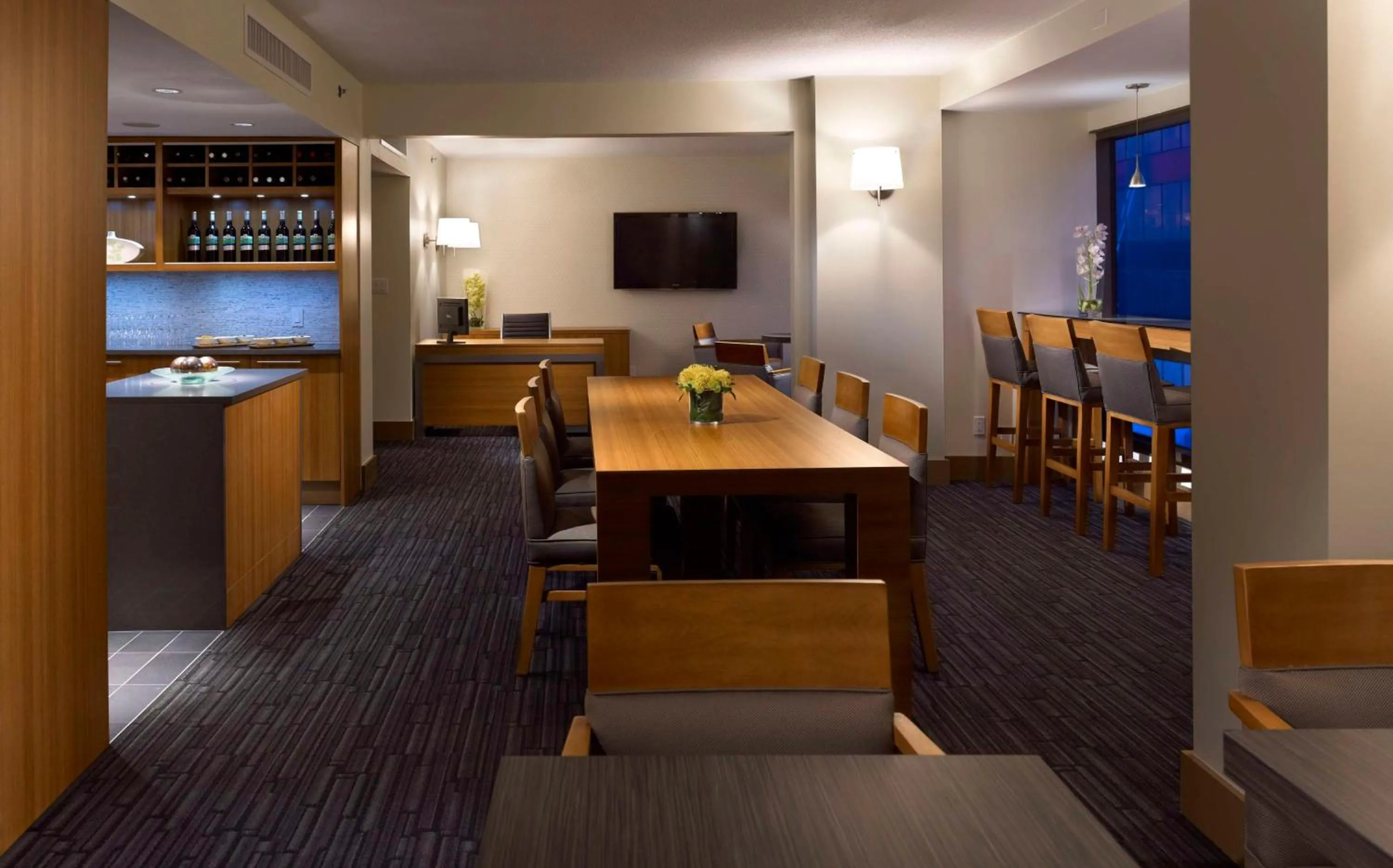 Lounge or bar in Hyatt Regency Vancouver