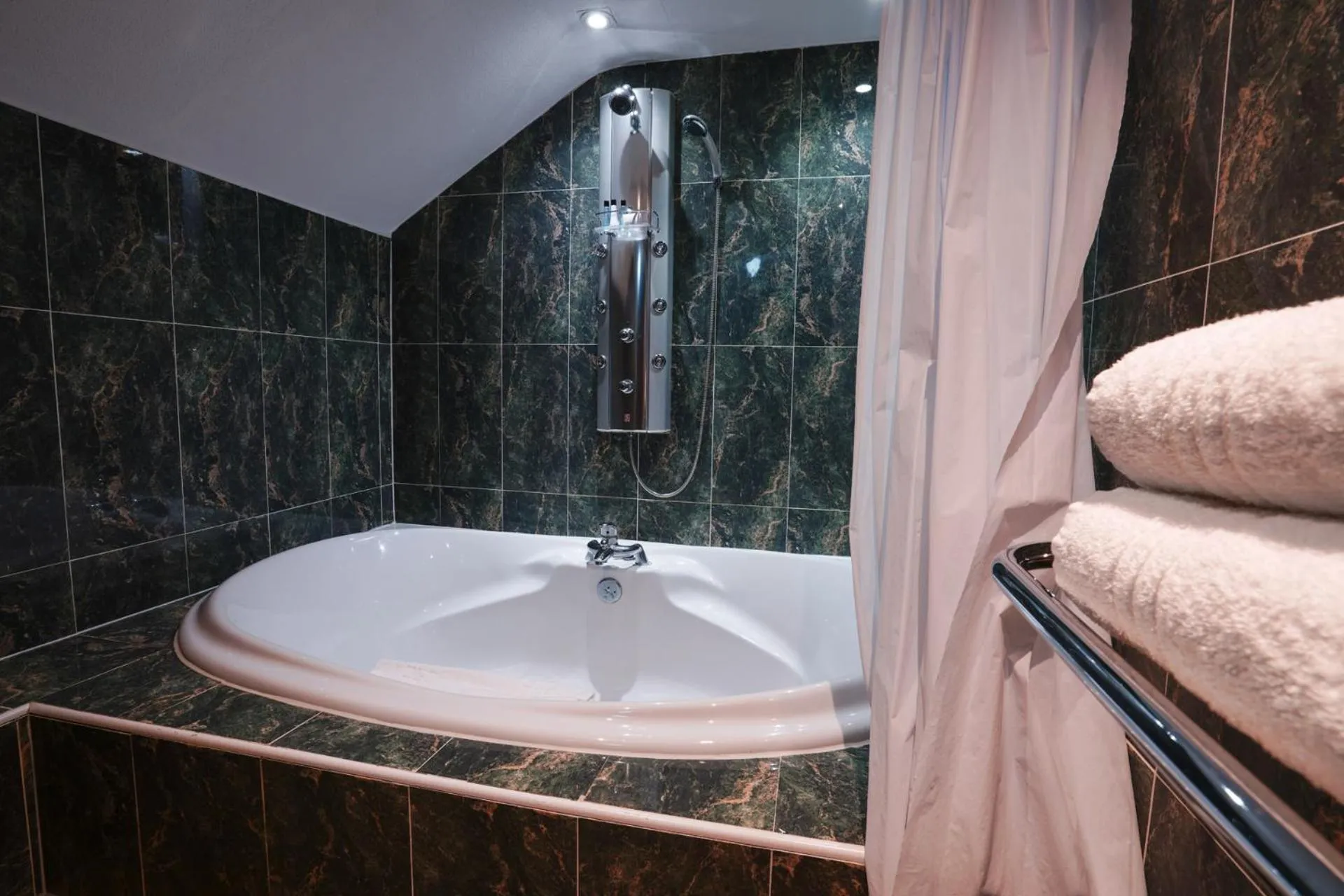 Bathroom in Gomersal Park Hotel & Bazaar Spa