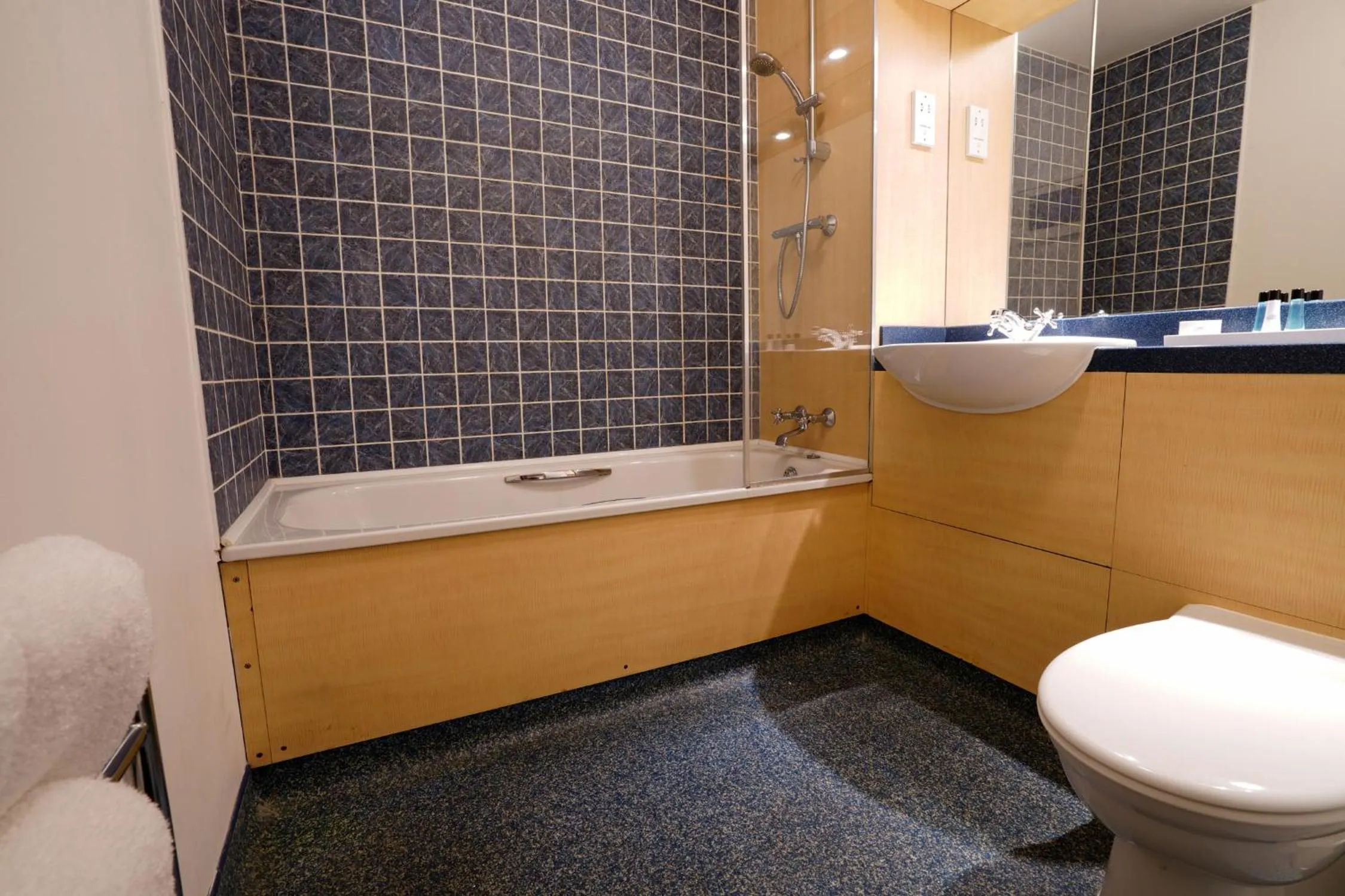 Bathroom in Gomersal Park Hotel & Bazaar Spa