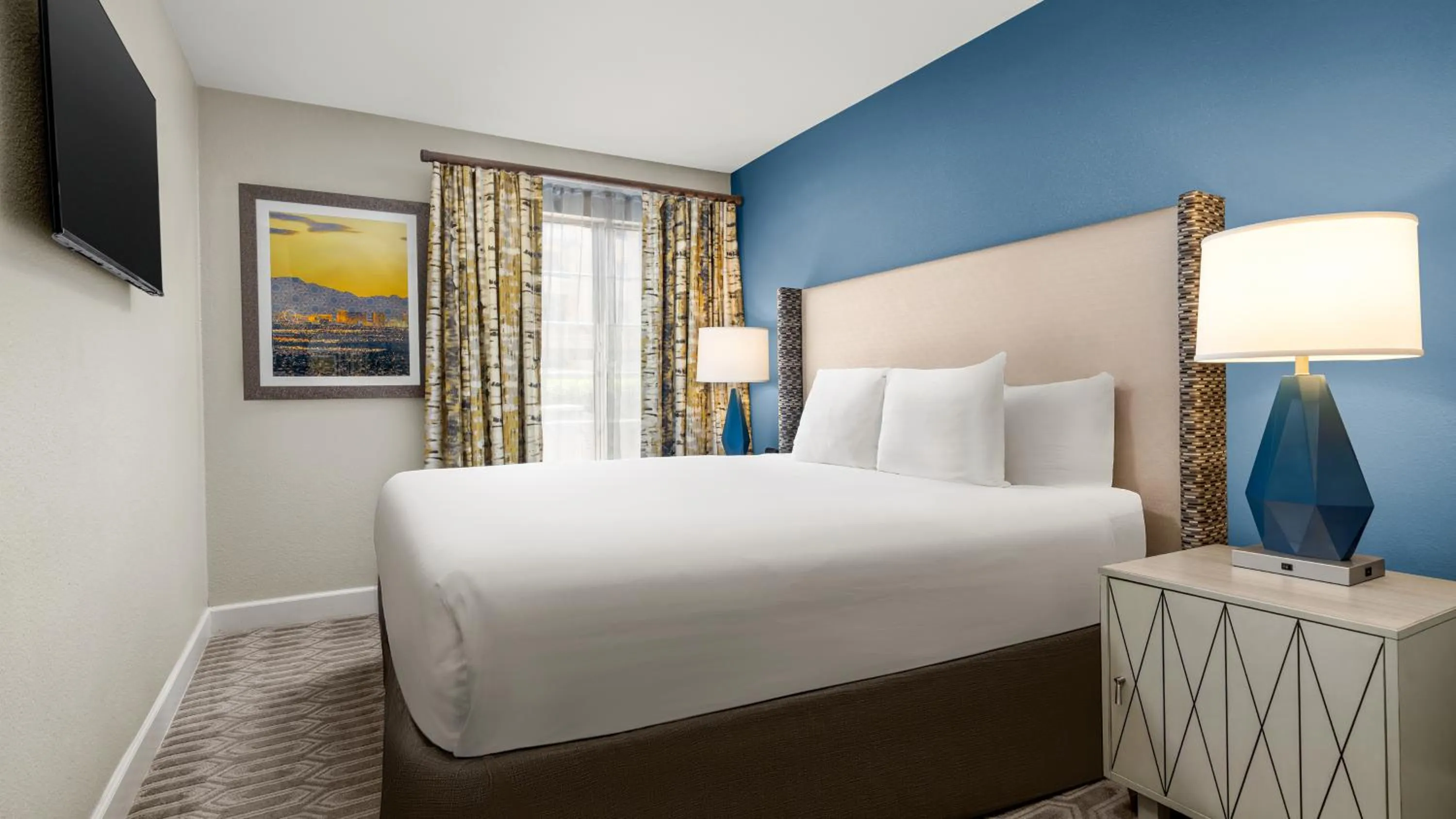 Bed in Holiday Inn Club Vacations at Desert Club Resort