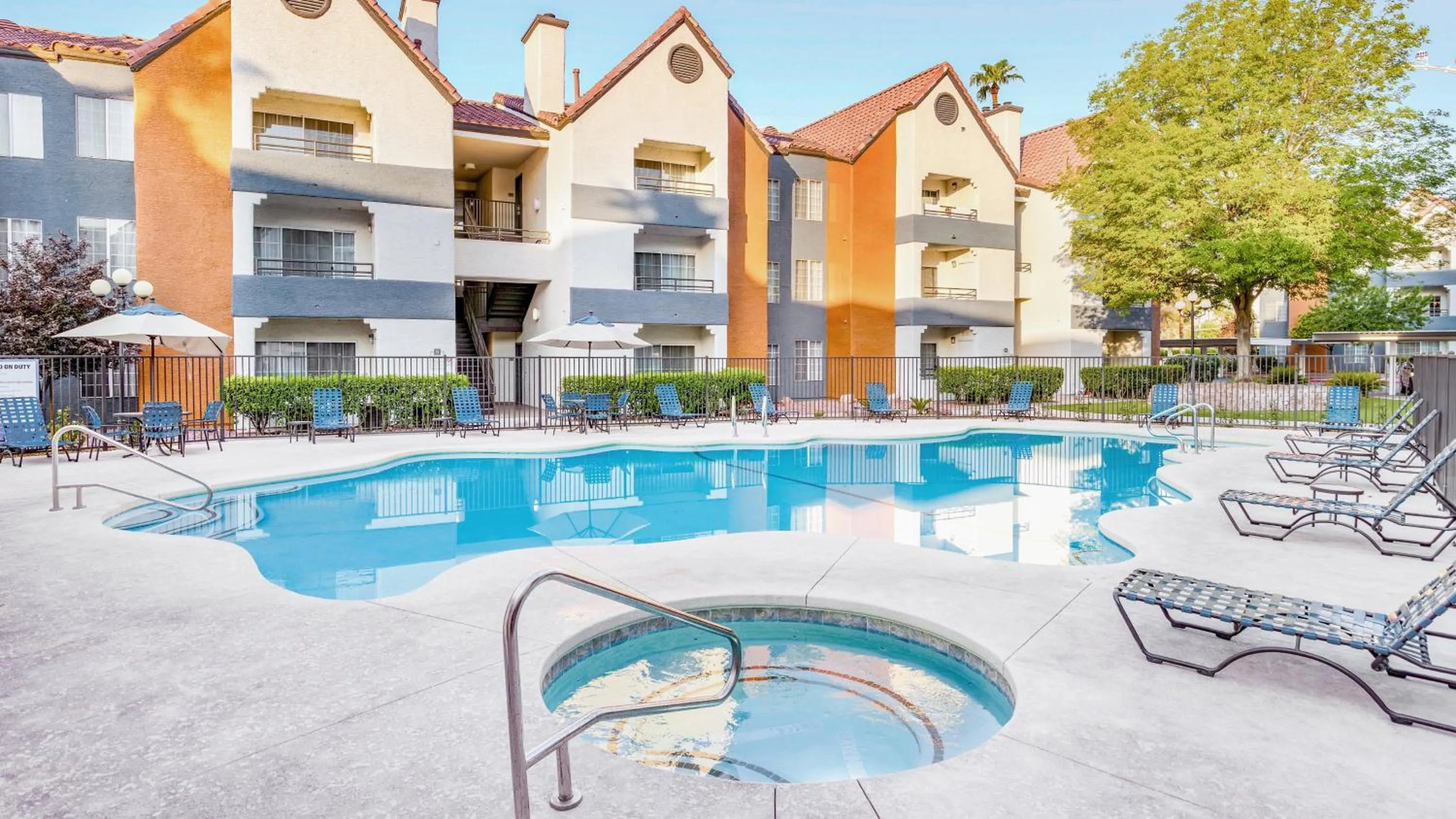 Swimming pool in Holiday Inn Club Vacations at Desert Club Resort