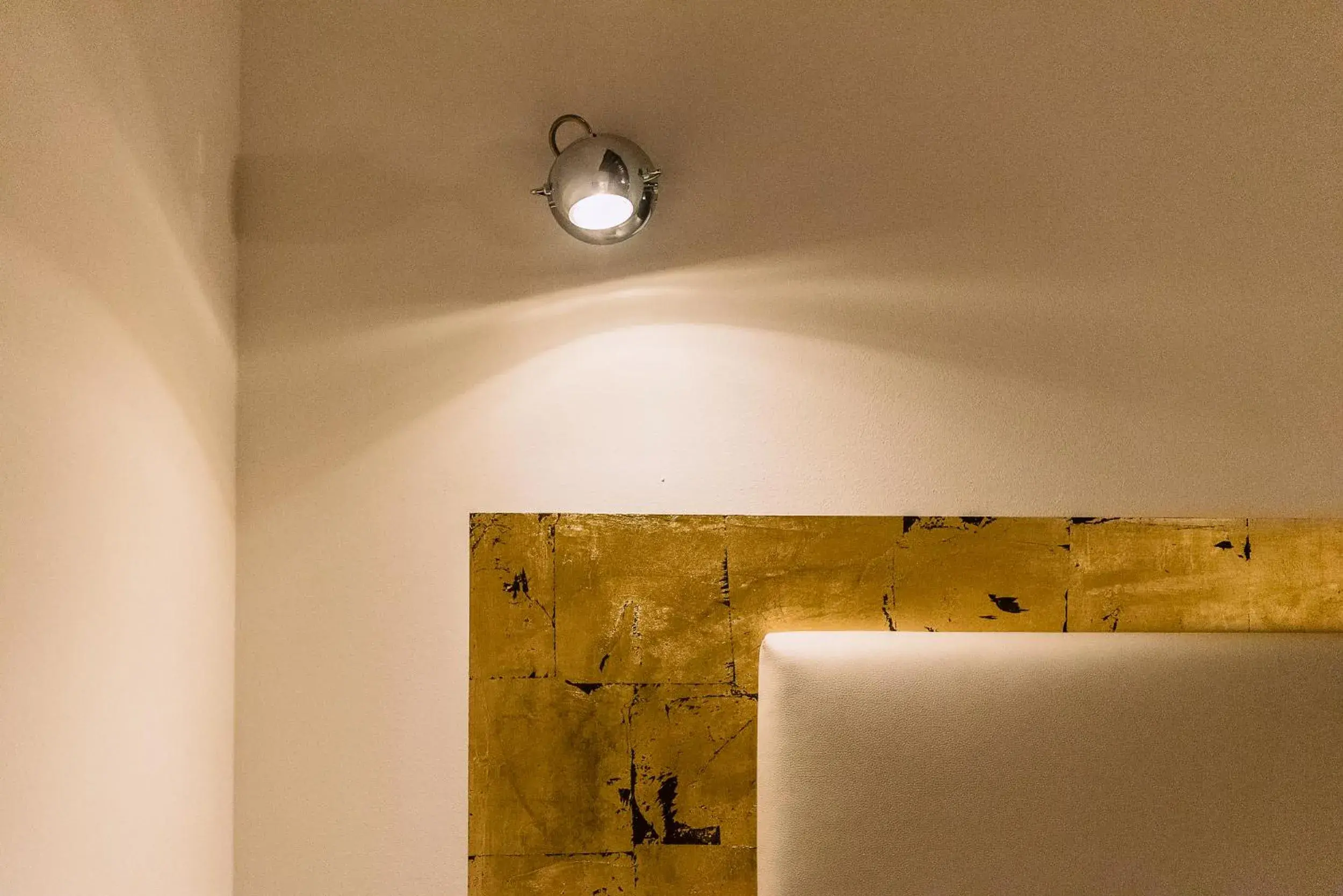 Deluxe Two-Bedroom Apartment in Charming Palace Corte del Teatro Deluxe Two-Bedroom Apartment in Charming Palace Corte del Teatro