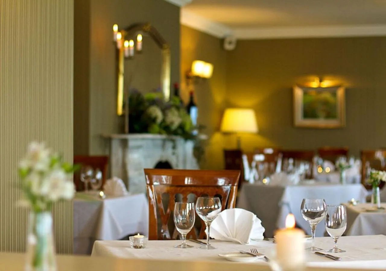 Restaurant/places to eat in Bayview Hotel
