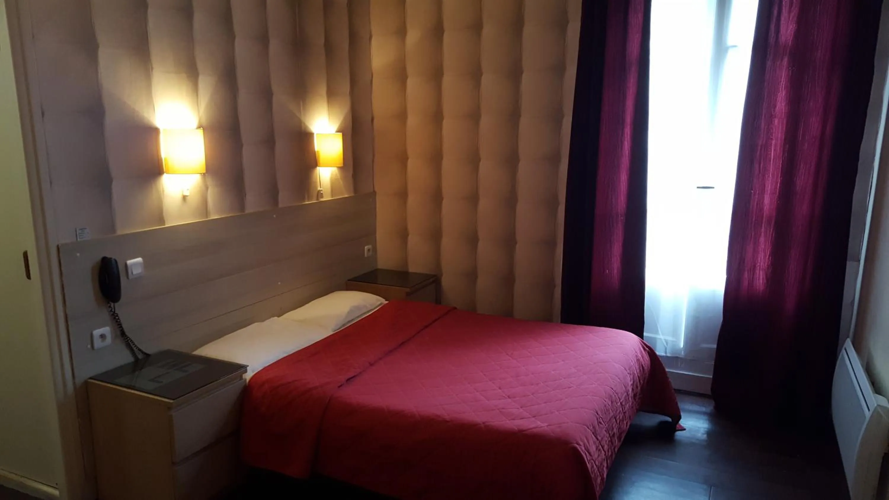 Bedroom, Bed in Hôtel Média