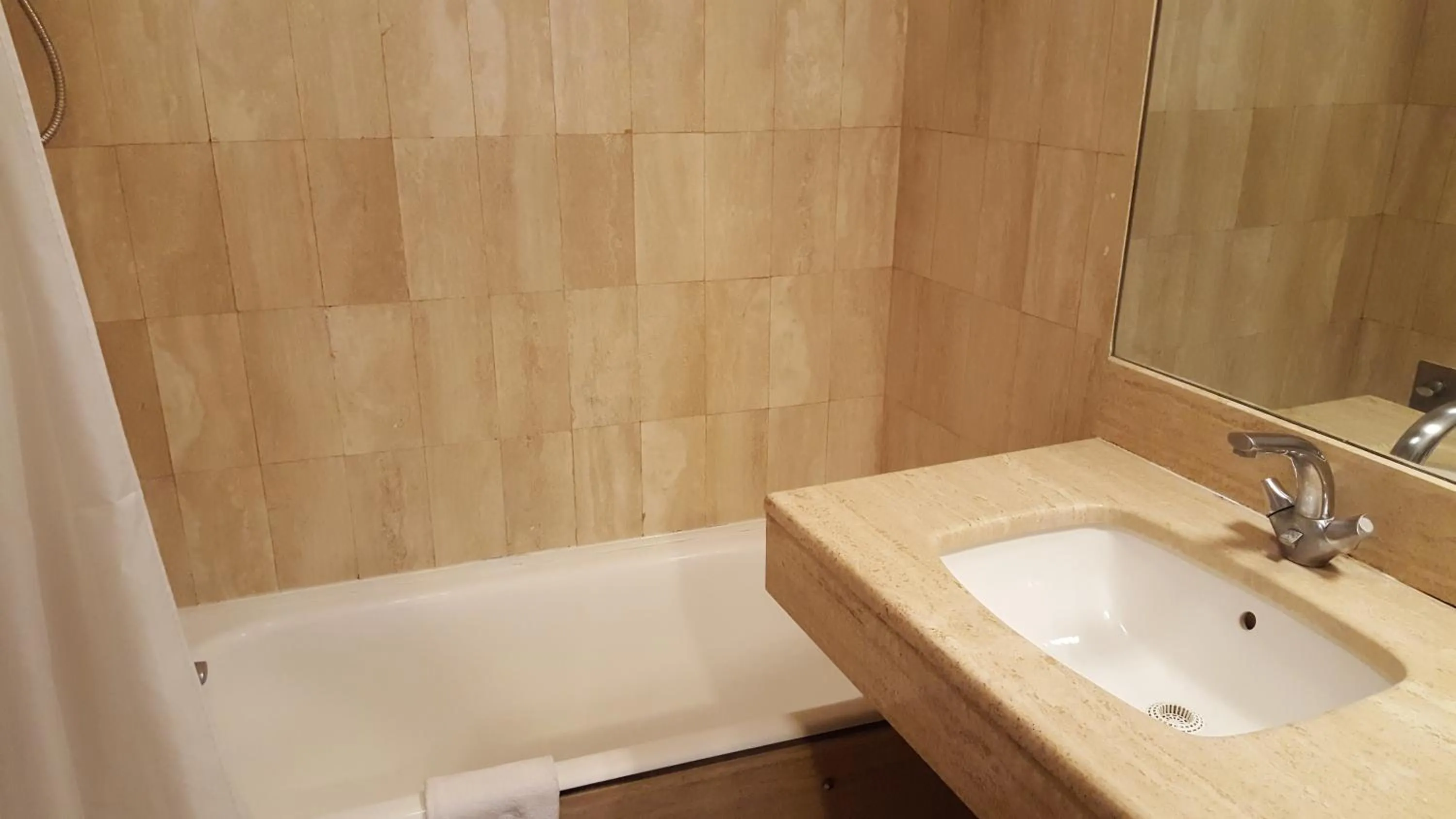 Bathroom in Hôtel Média