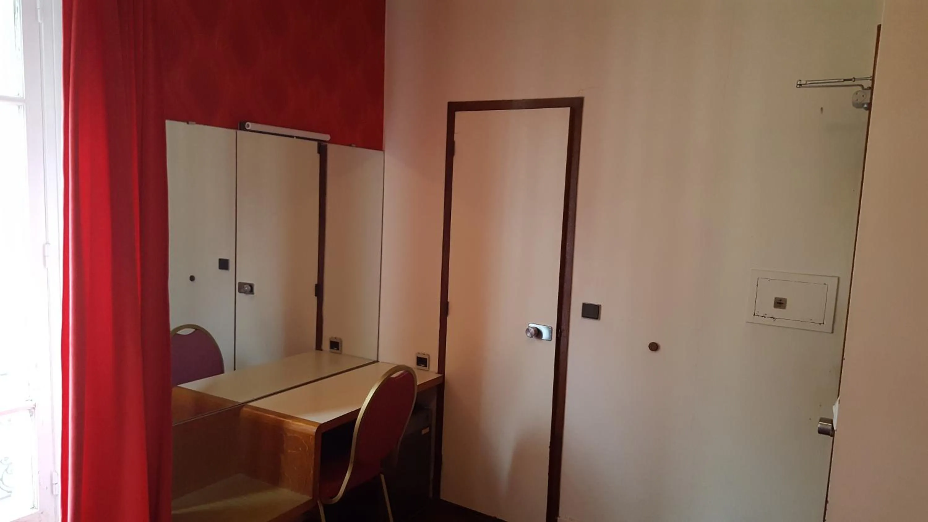 Seating area in Hôtel Média