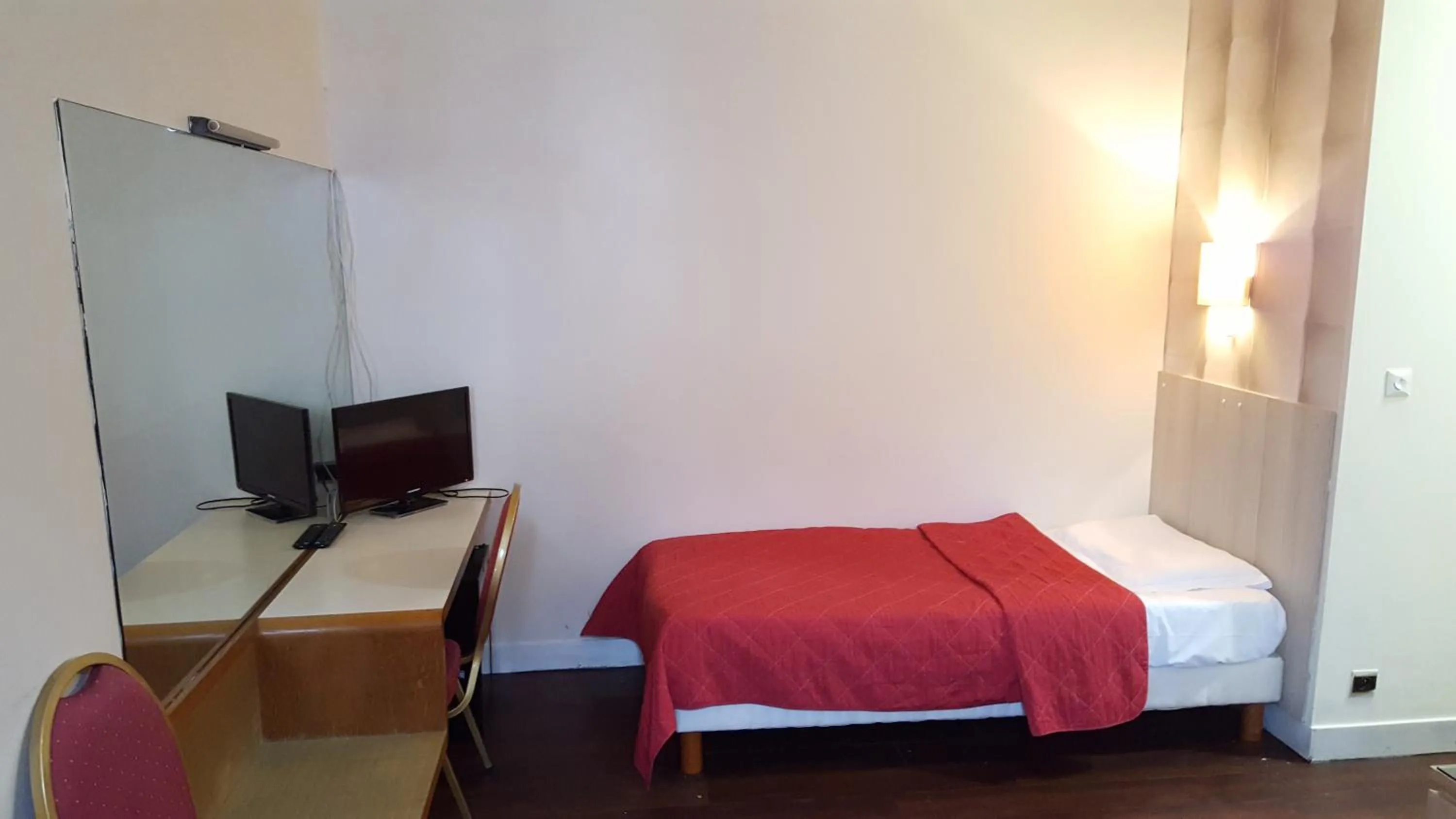 TV and multimedia, Bed in Hôtel Média