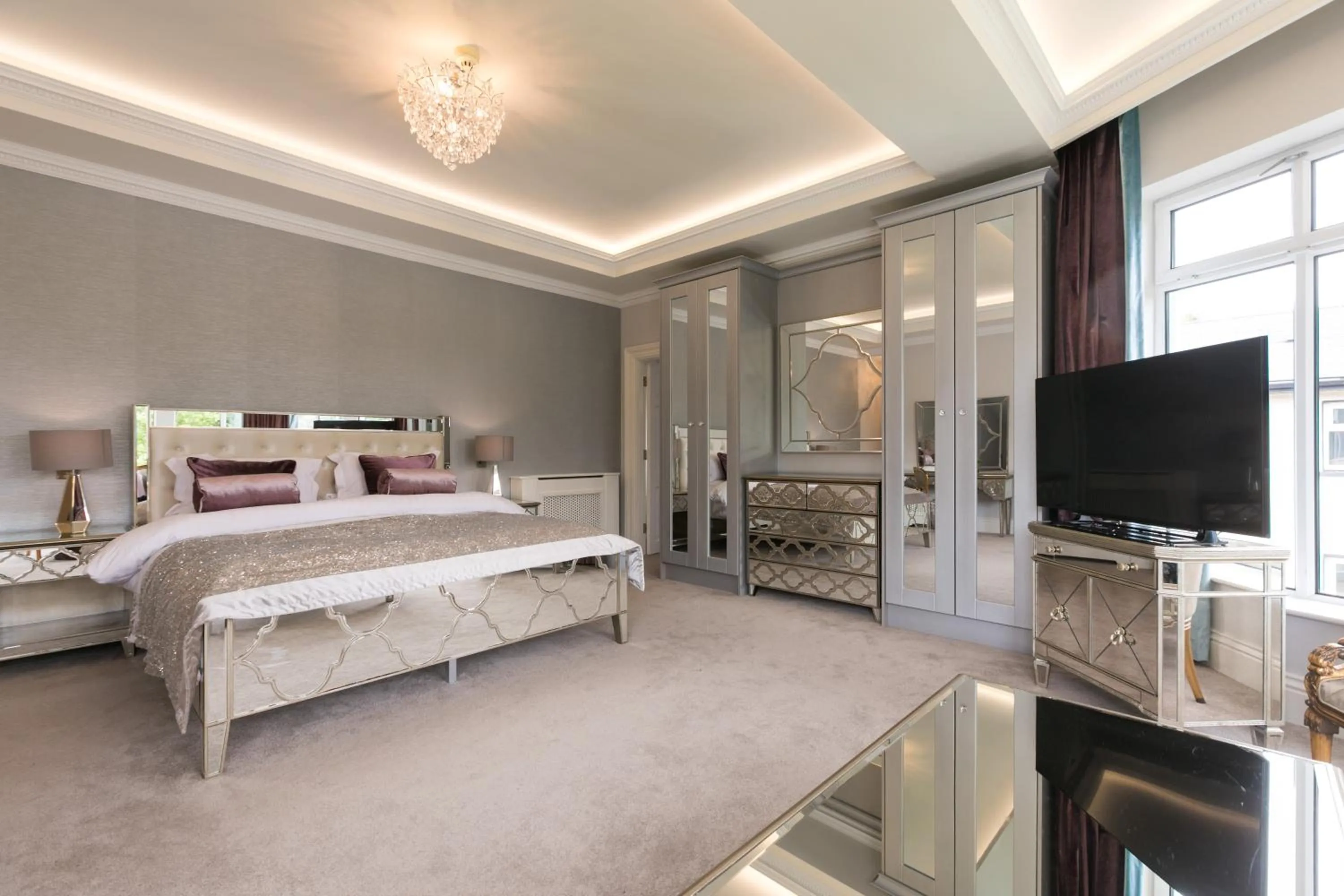 Bed in Fitzgeralds Woodlands House Hotel