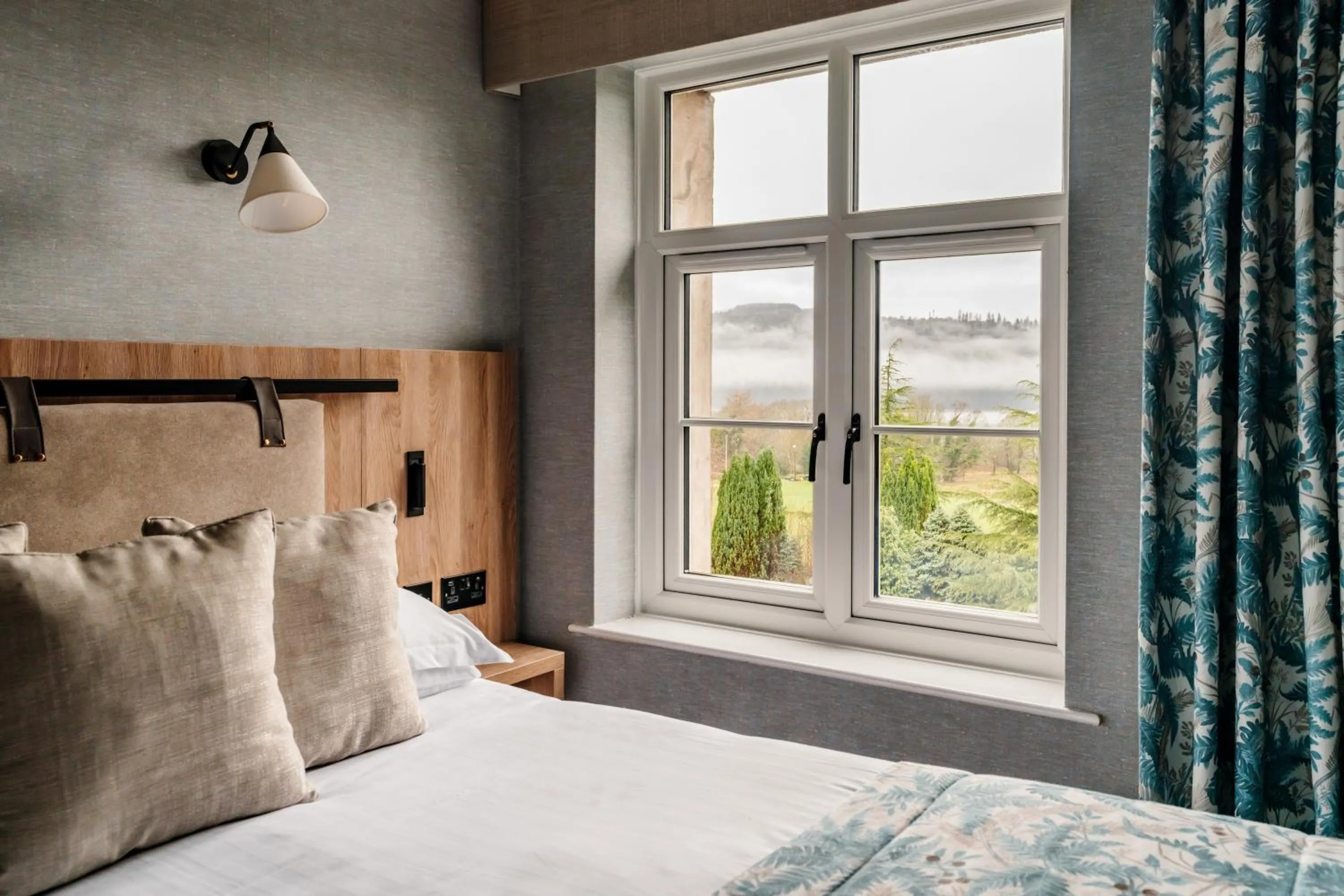 Photo of the whole room, Bed in Craig Manor