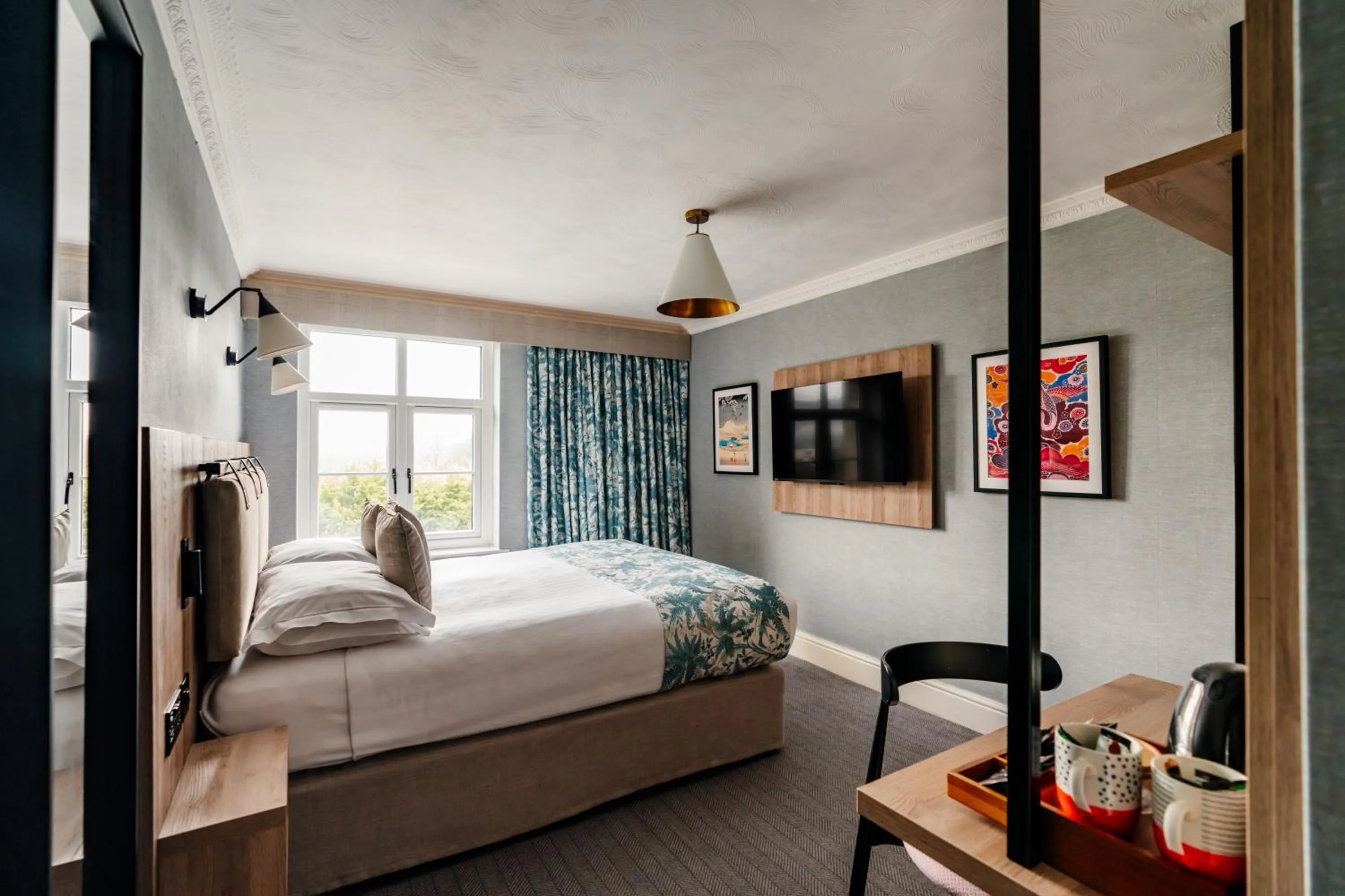 Photo of the whole room, Bed in Craig Manor