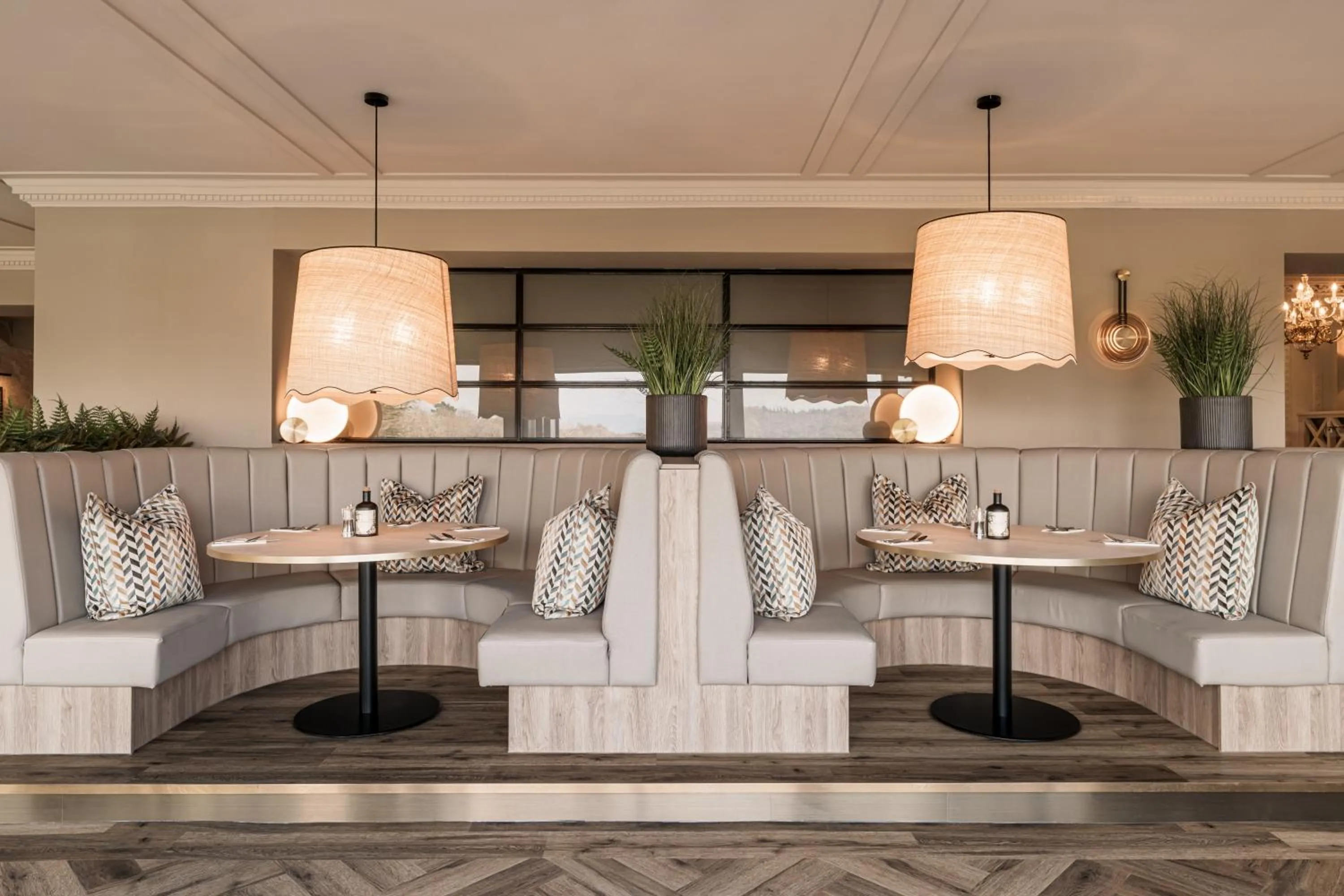 Restaurant/places to eat in Craig Manor