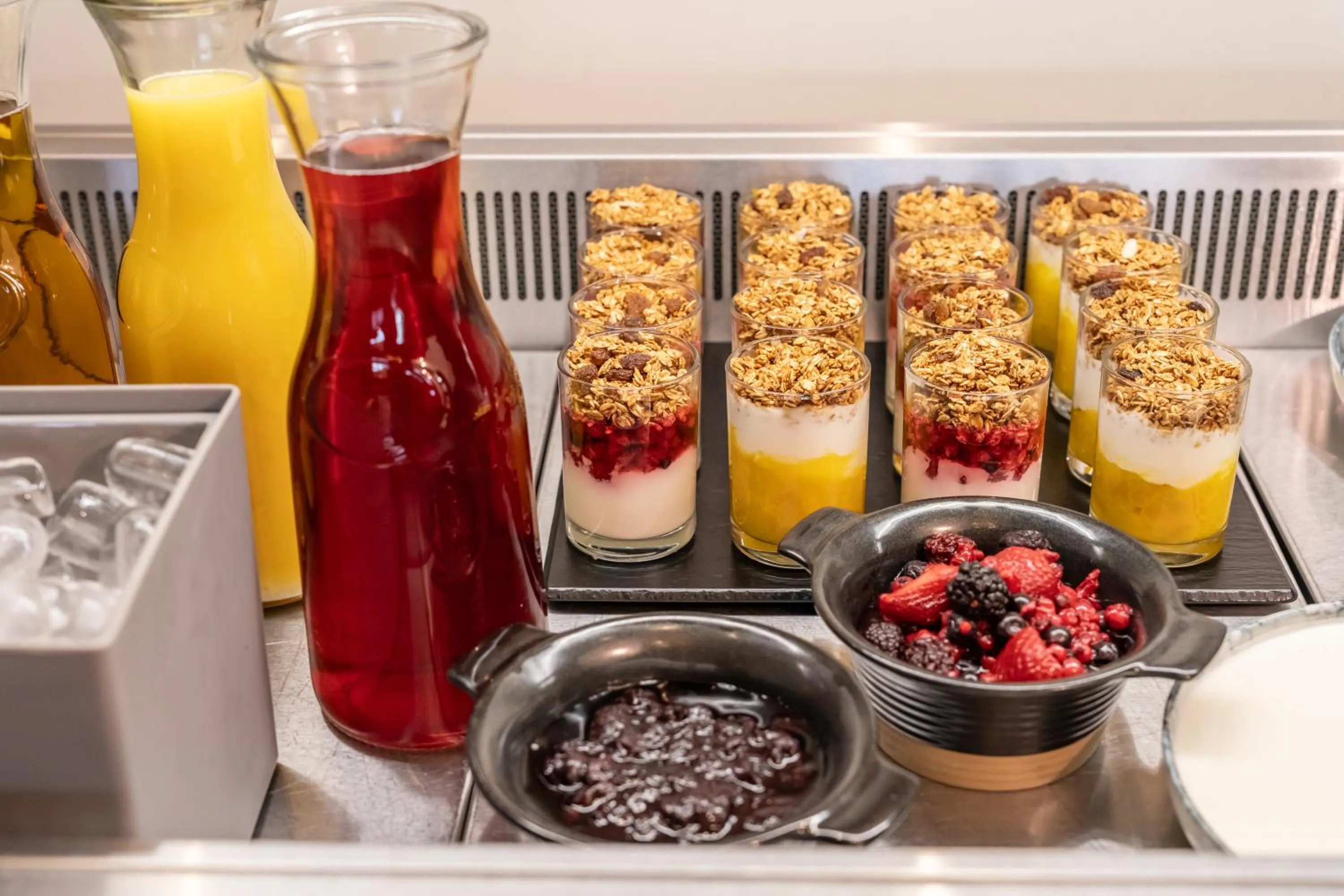 Buffet breakfast in Craig Manor