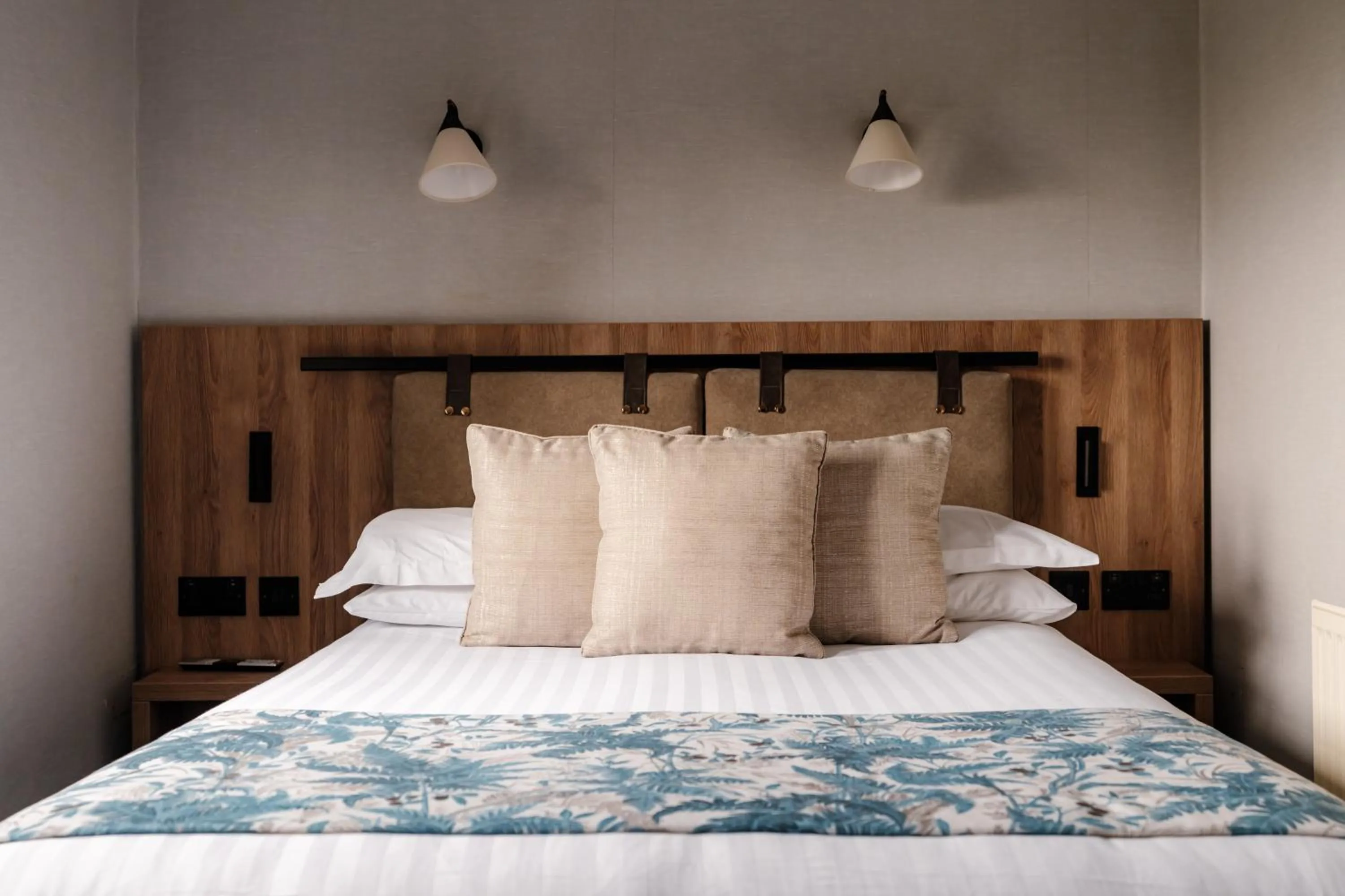 Bedroom, Bed in Craig Manor