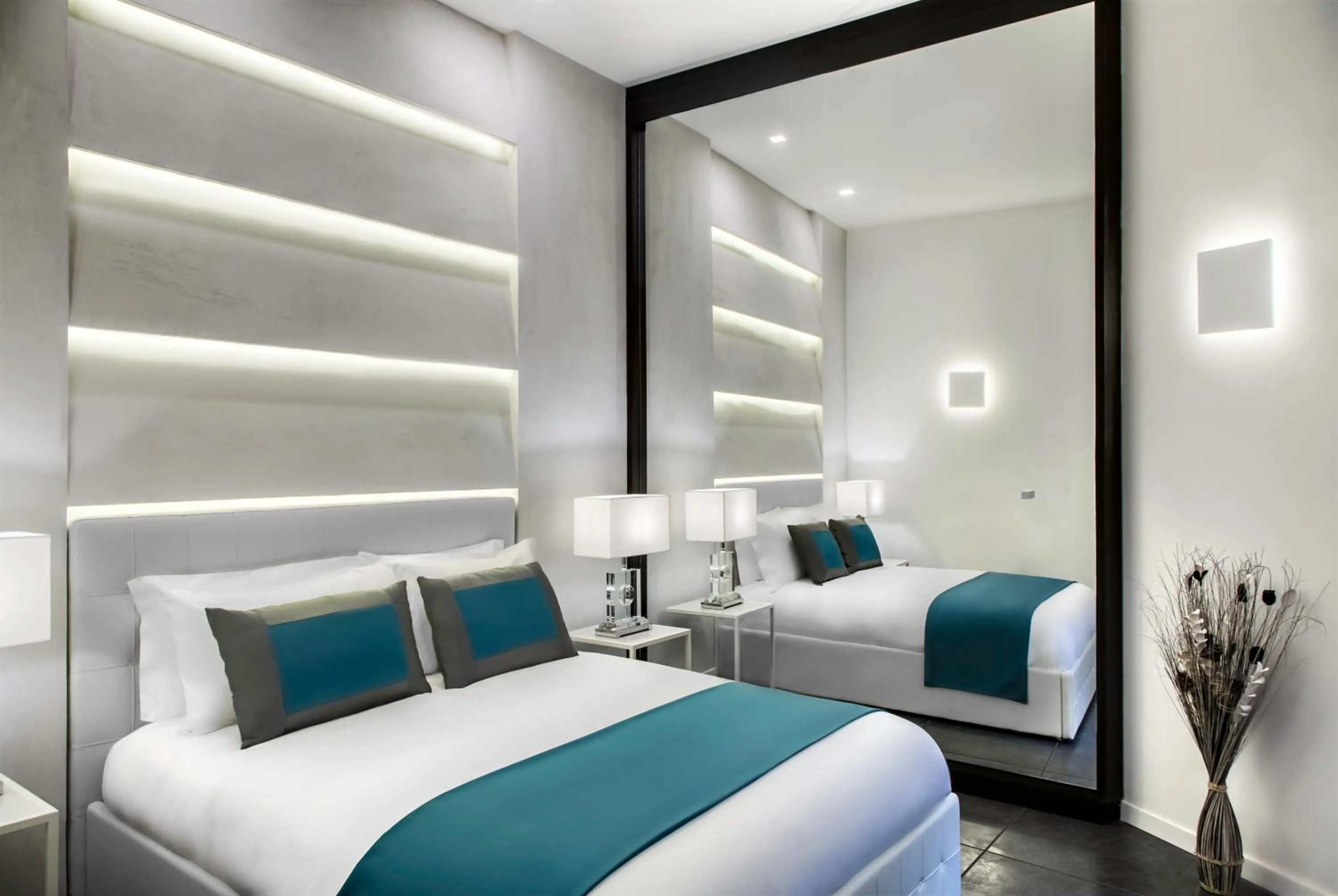 Photo of the whole room, Bed in Carten