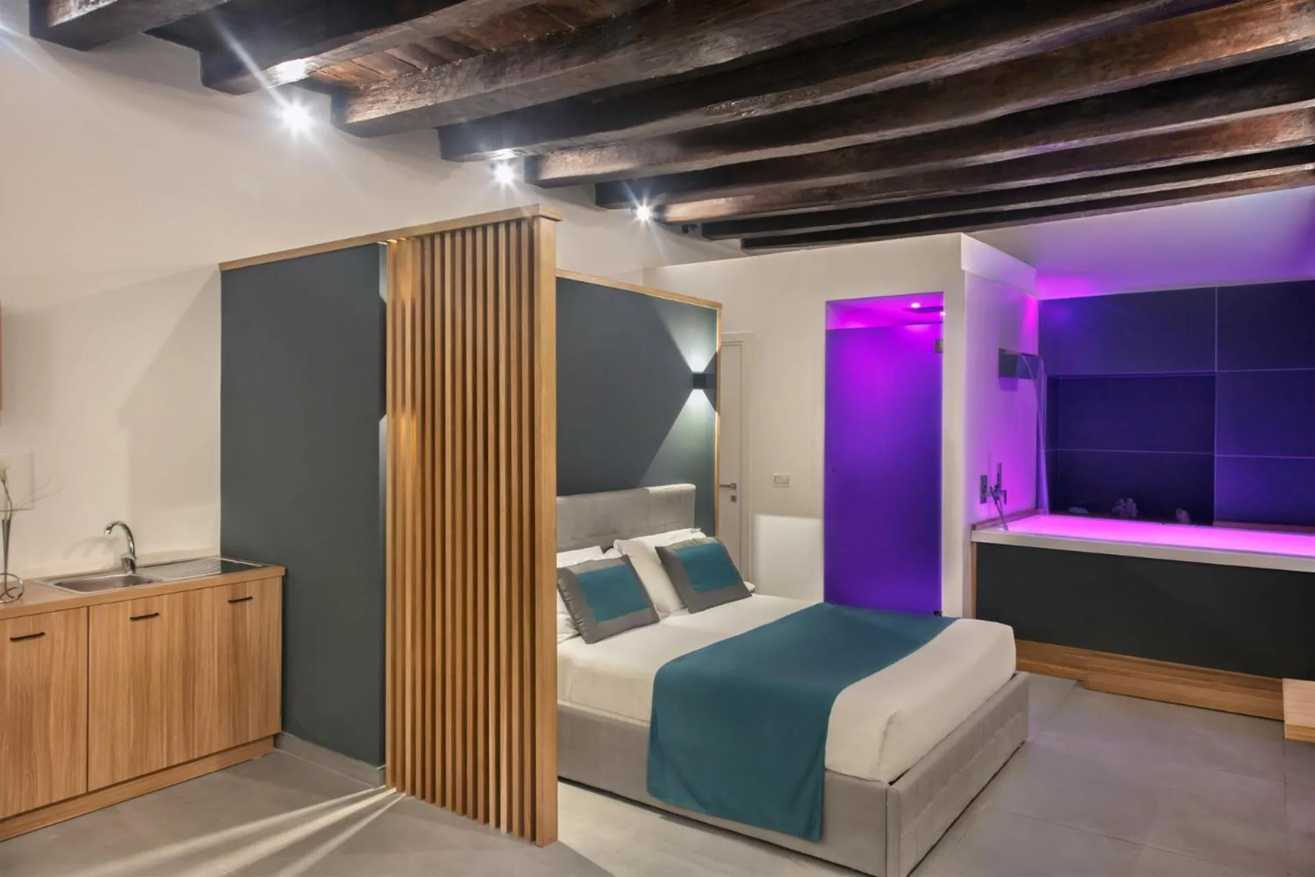 Bedroom, Bed in Carten