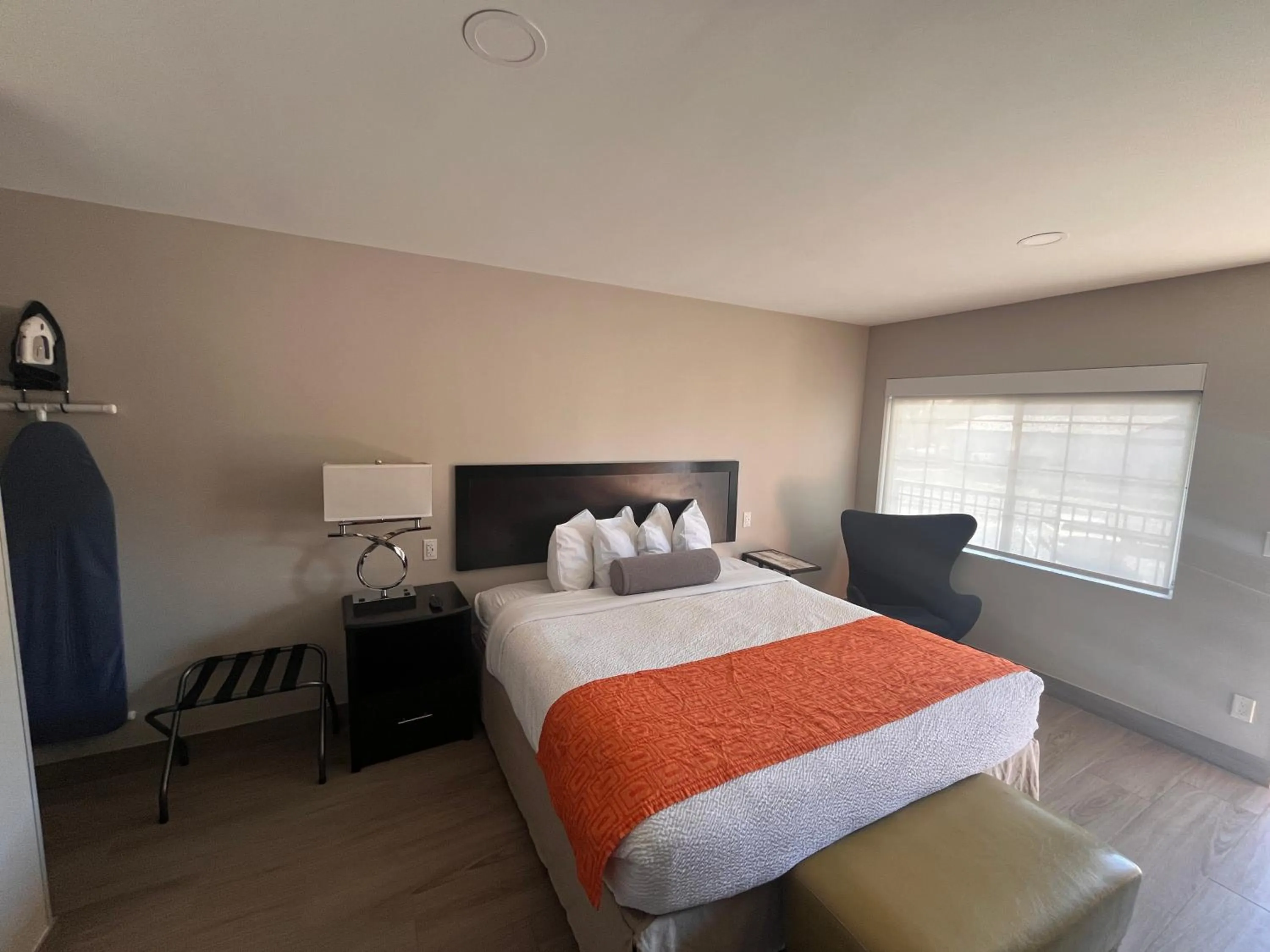 Bed in Howard Johnson by Wyndham Flagstaff University West