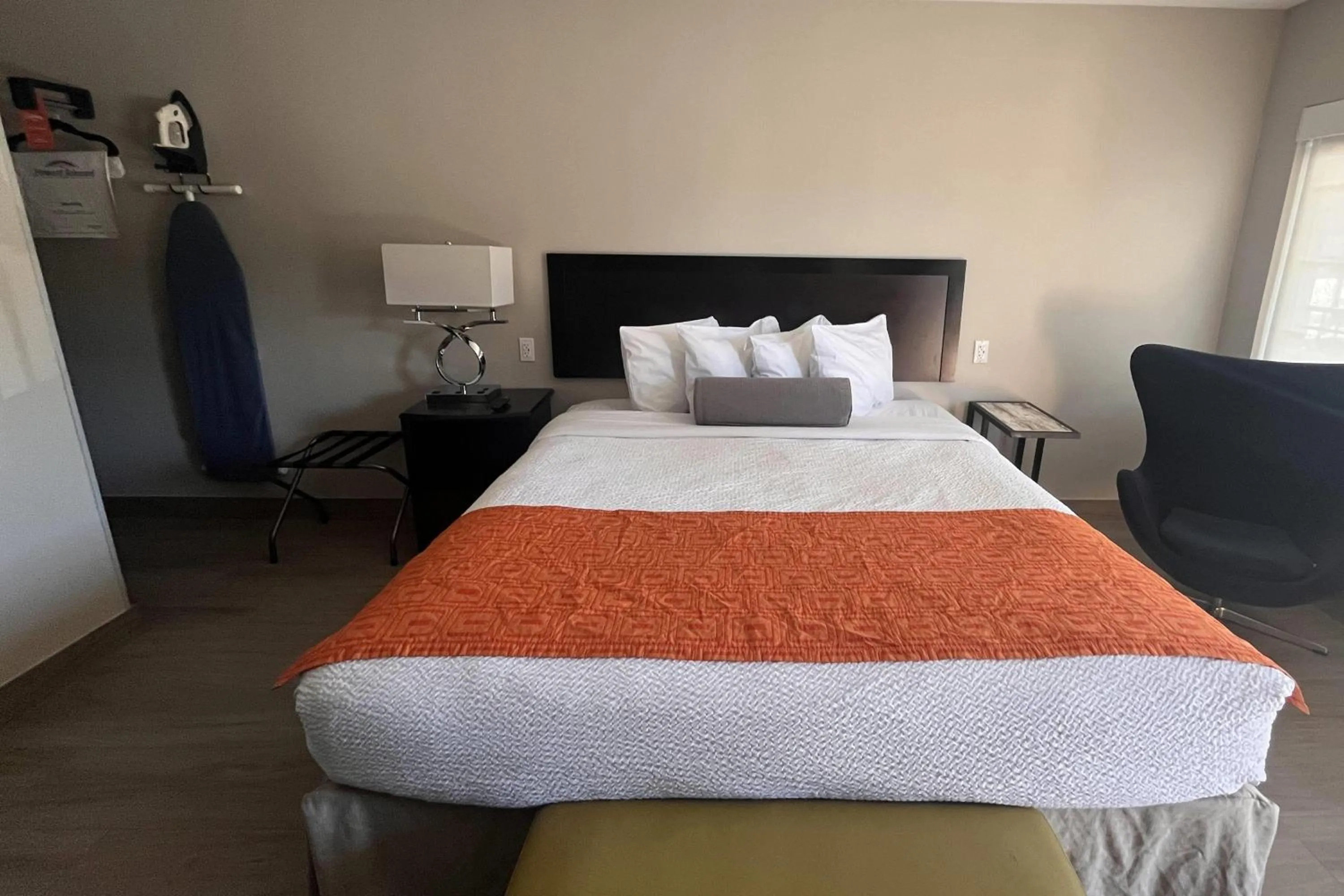 Photo of the whole room, Bed in Howard Johnson by Wyndham Flagstaff University West