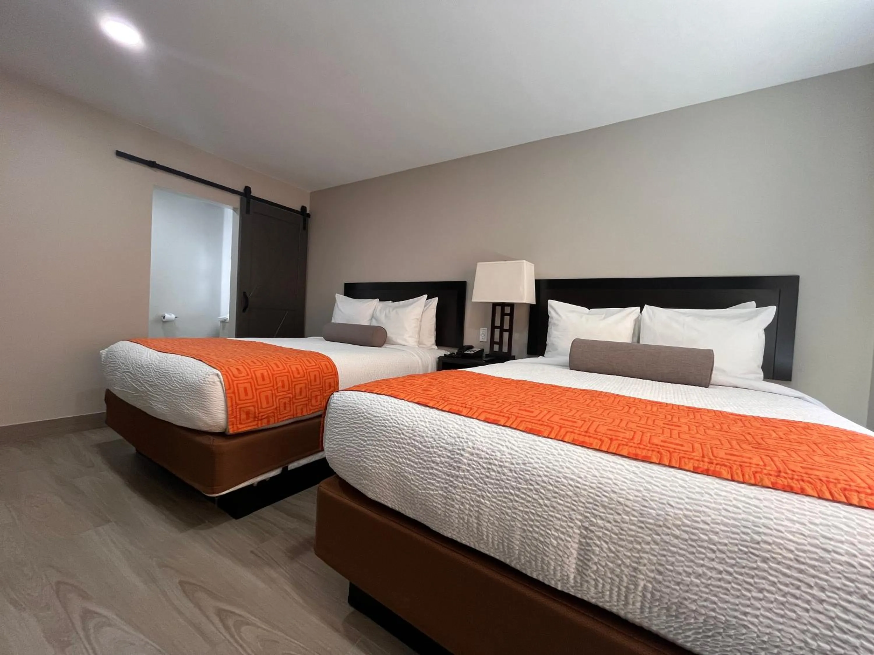 Bed in Howard Johnson by Wyndham Flagstaff University West