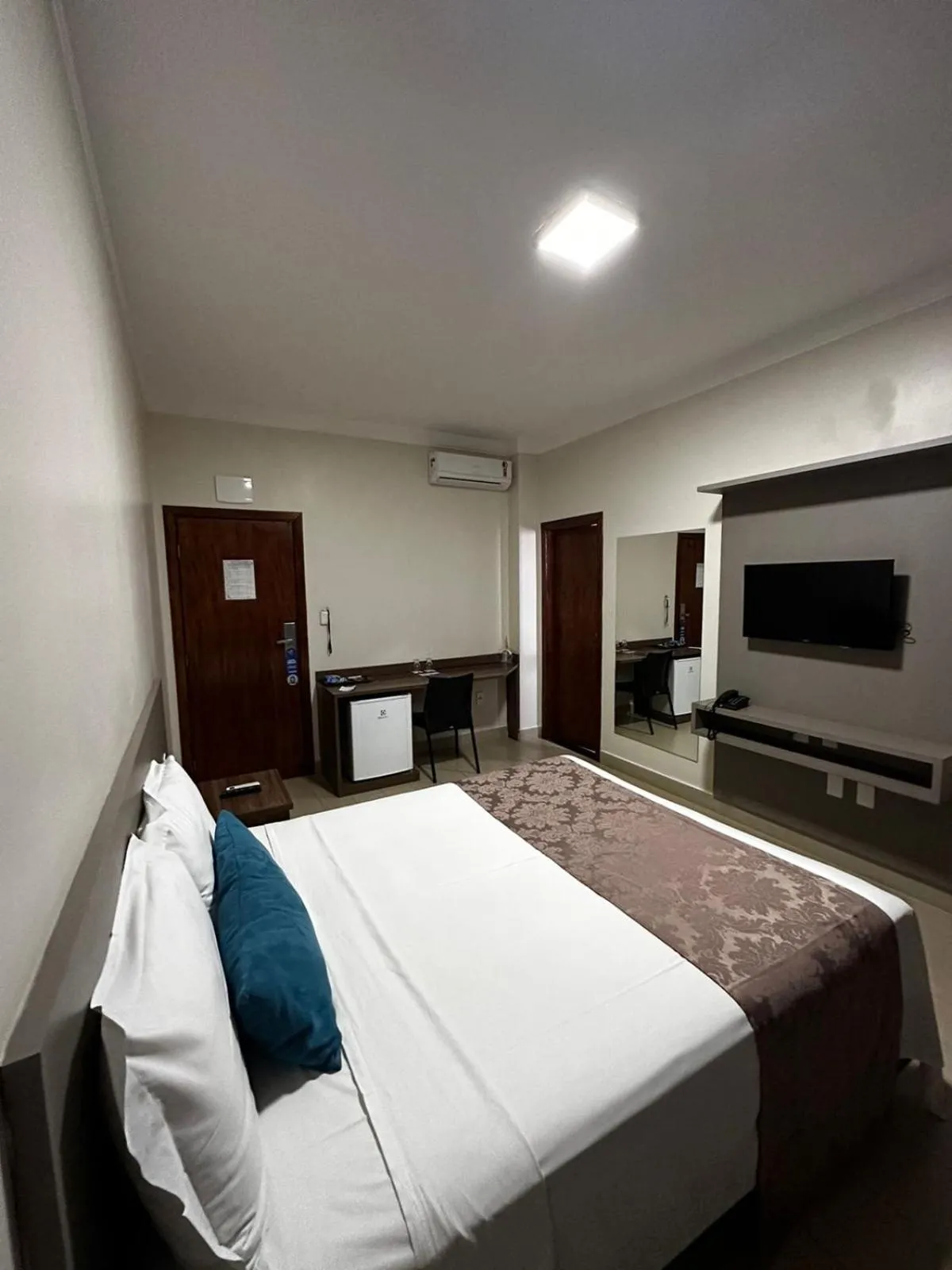 Bed in Racini Suites Hotel