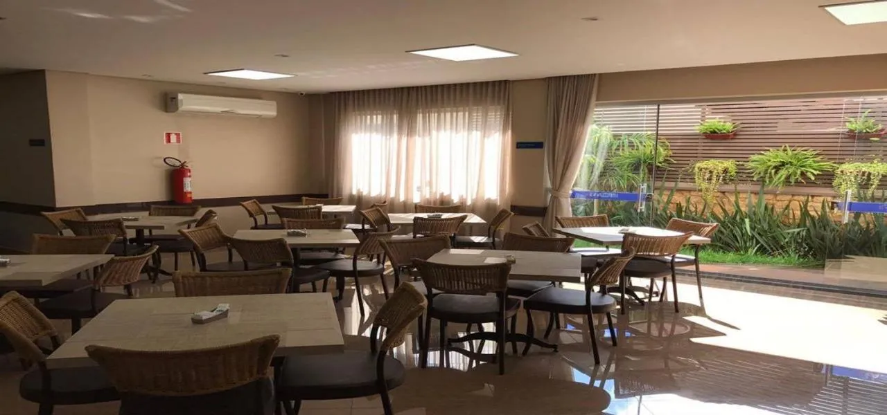 Restaurant/places to eat in Racini Suites Hotel