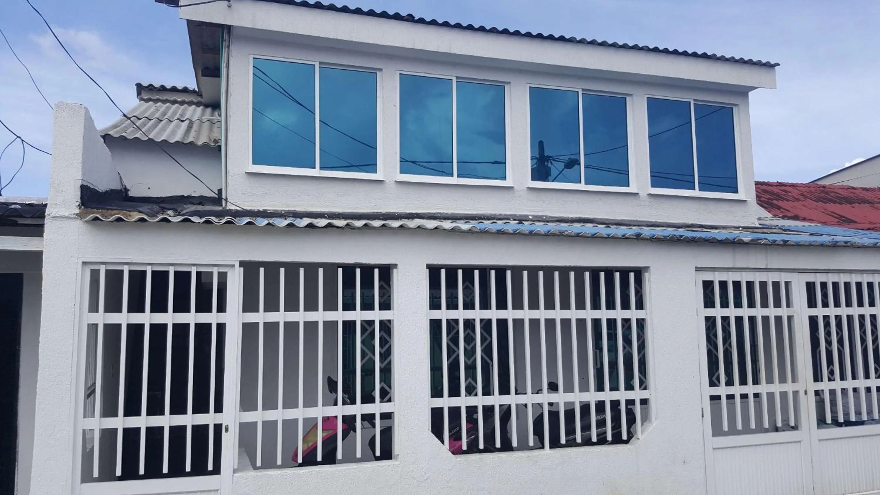 Property building in Beach Paradise Apartments