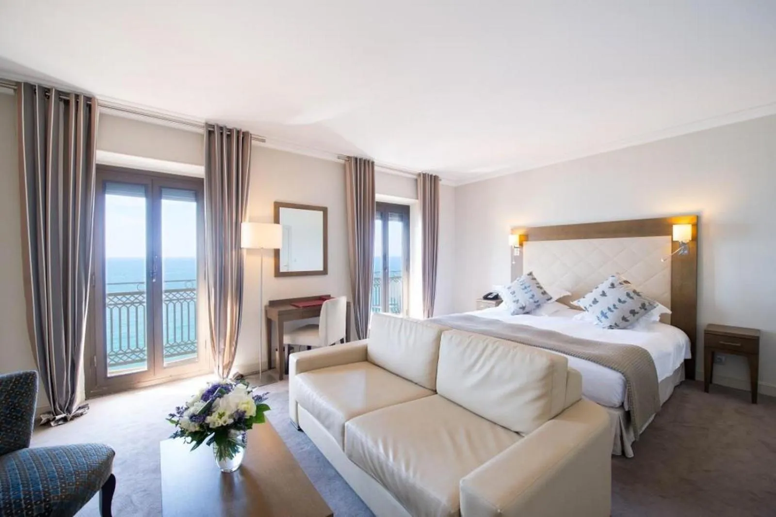 Bed in Westminster Hotel & Spa Nice