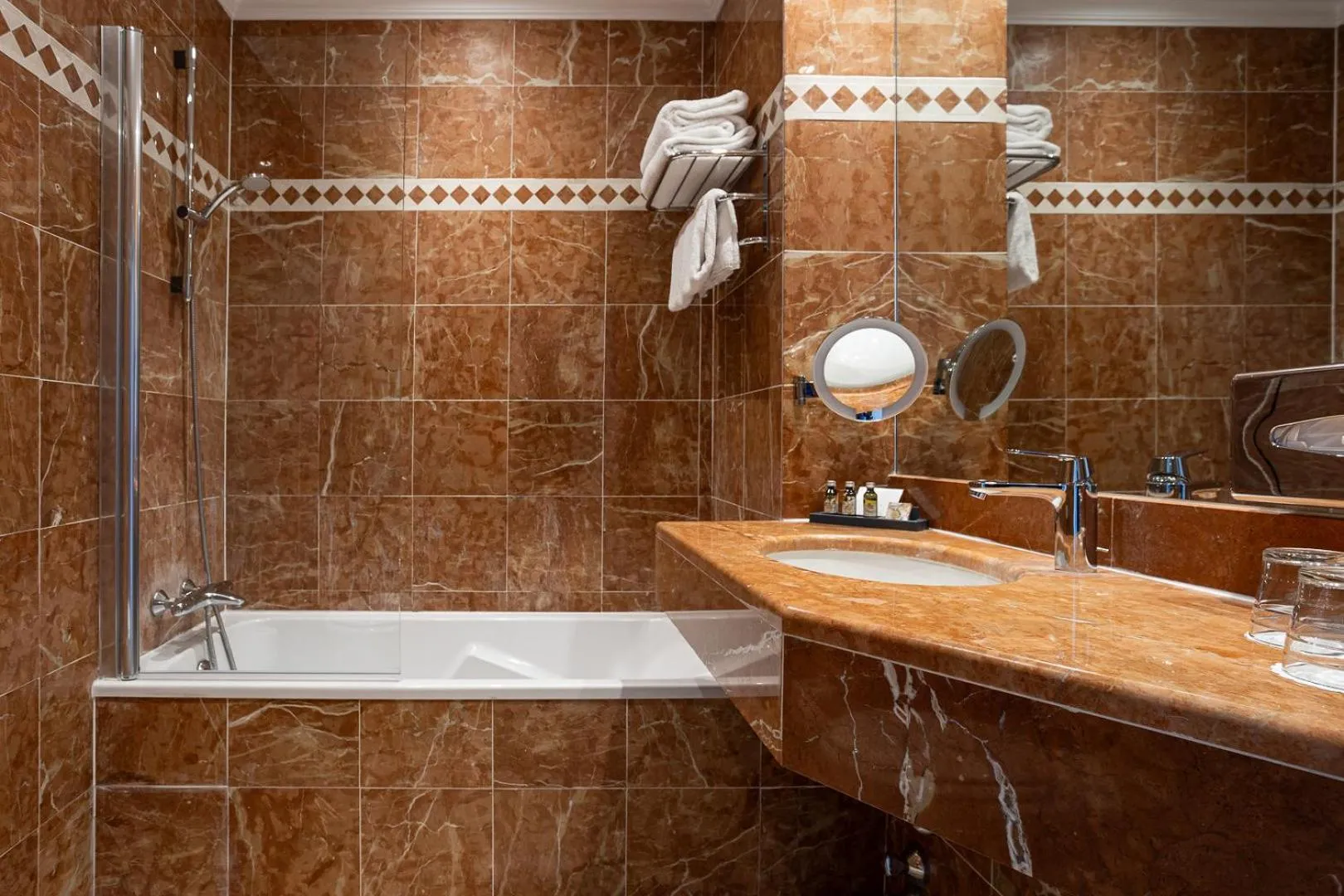 Shower in Westminster Hotel & Spa Nice