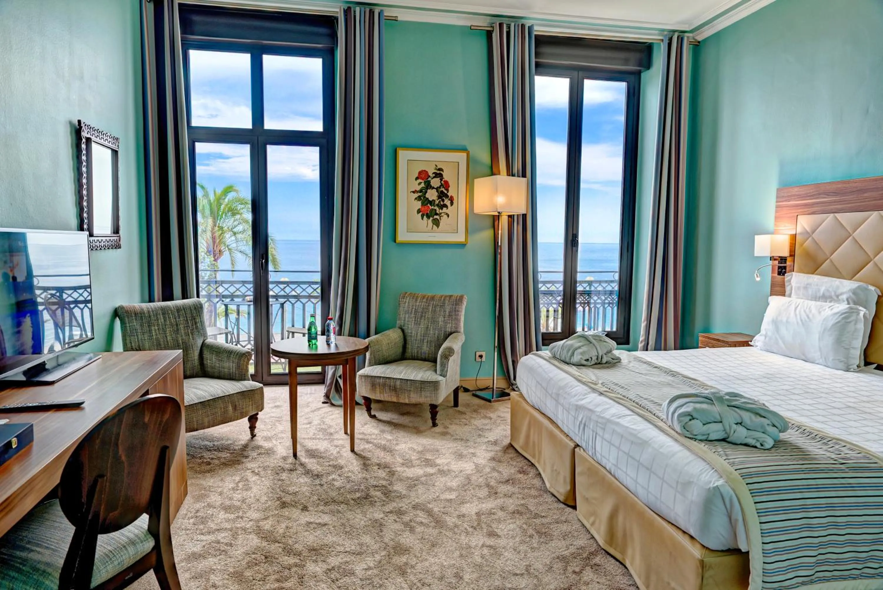 Bed in Westminster Hotel & Spa Nice