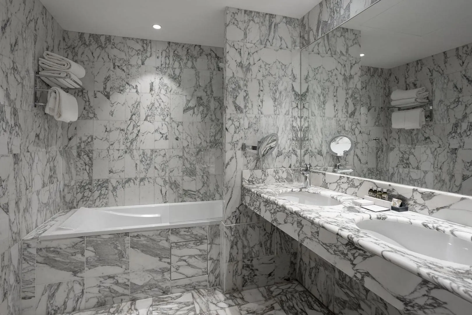 Shower in Westminster Hotel & Spa Nice