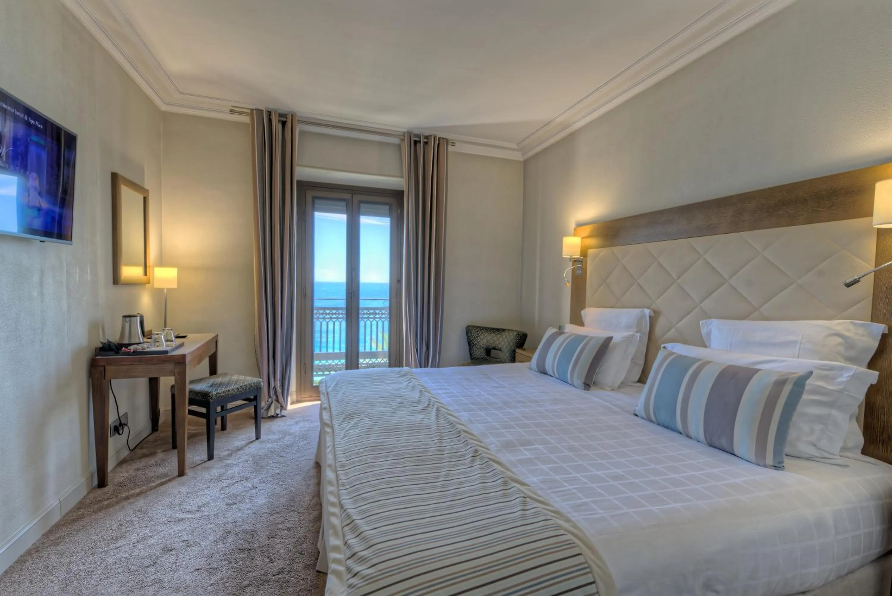 Bedroom, Bed in Westminster Hotel & Spa Nice