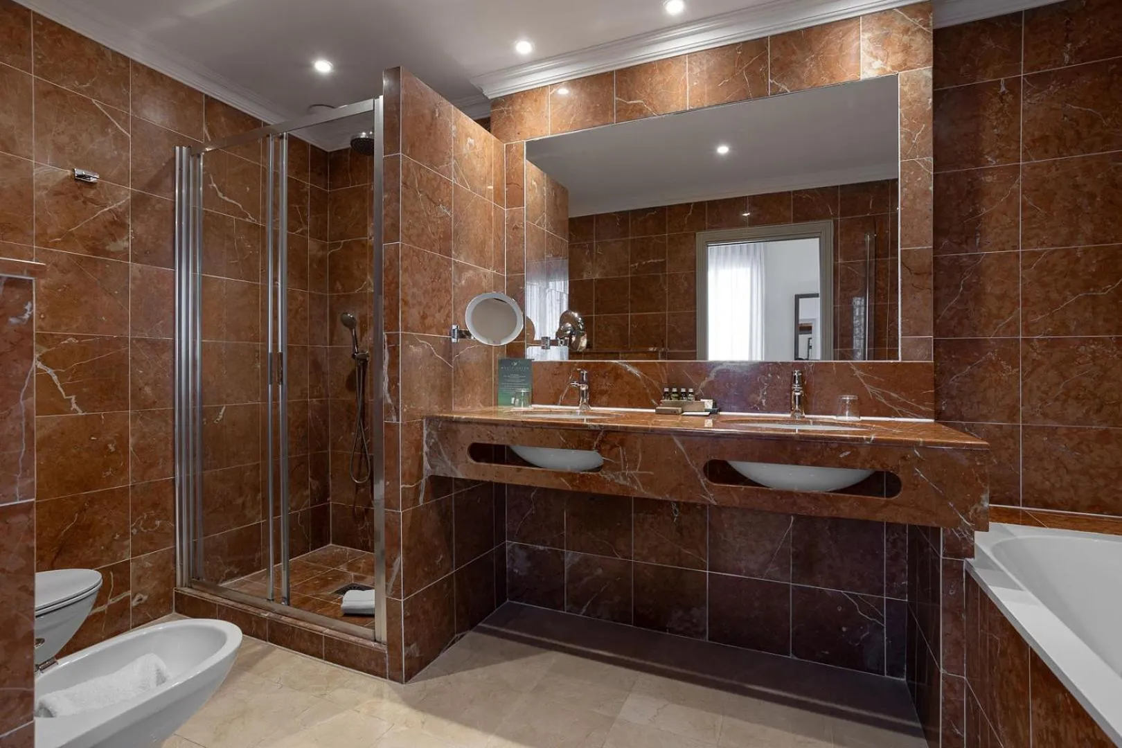 Shower in Westminster Hotel & Spa Nice