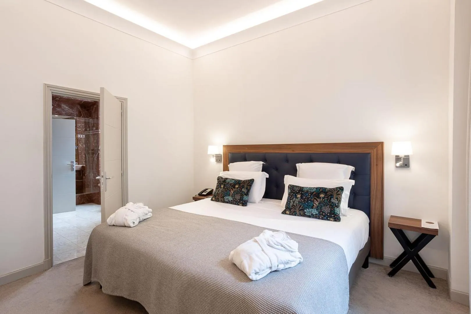 Bed in Westminster Hotel & Spa Nice