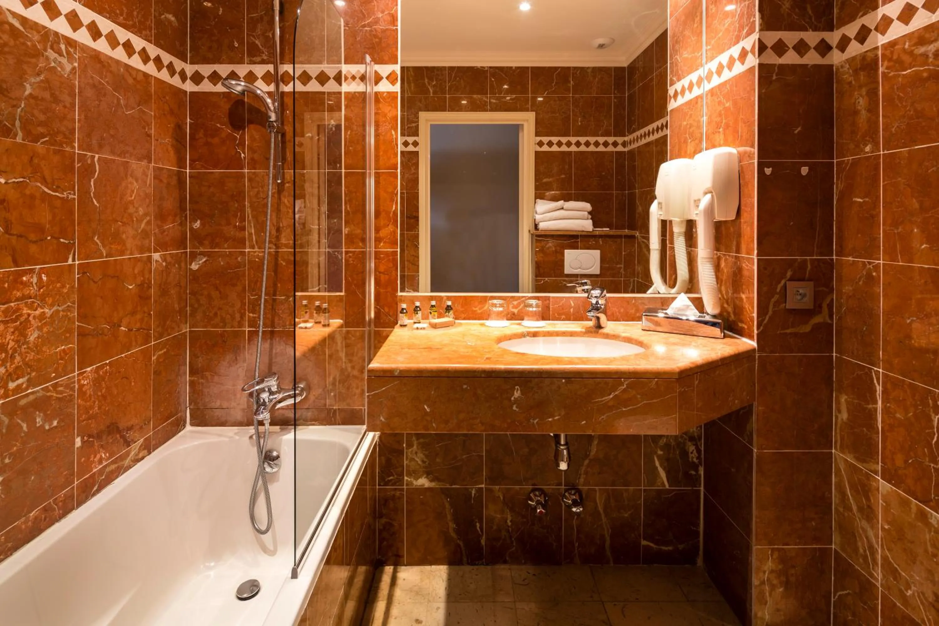 Shower in Westminster Hotel & Spa Nice