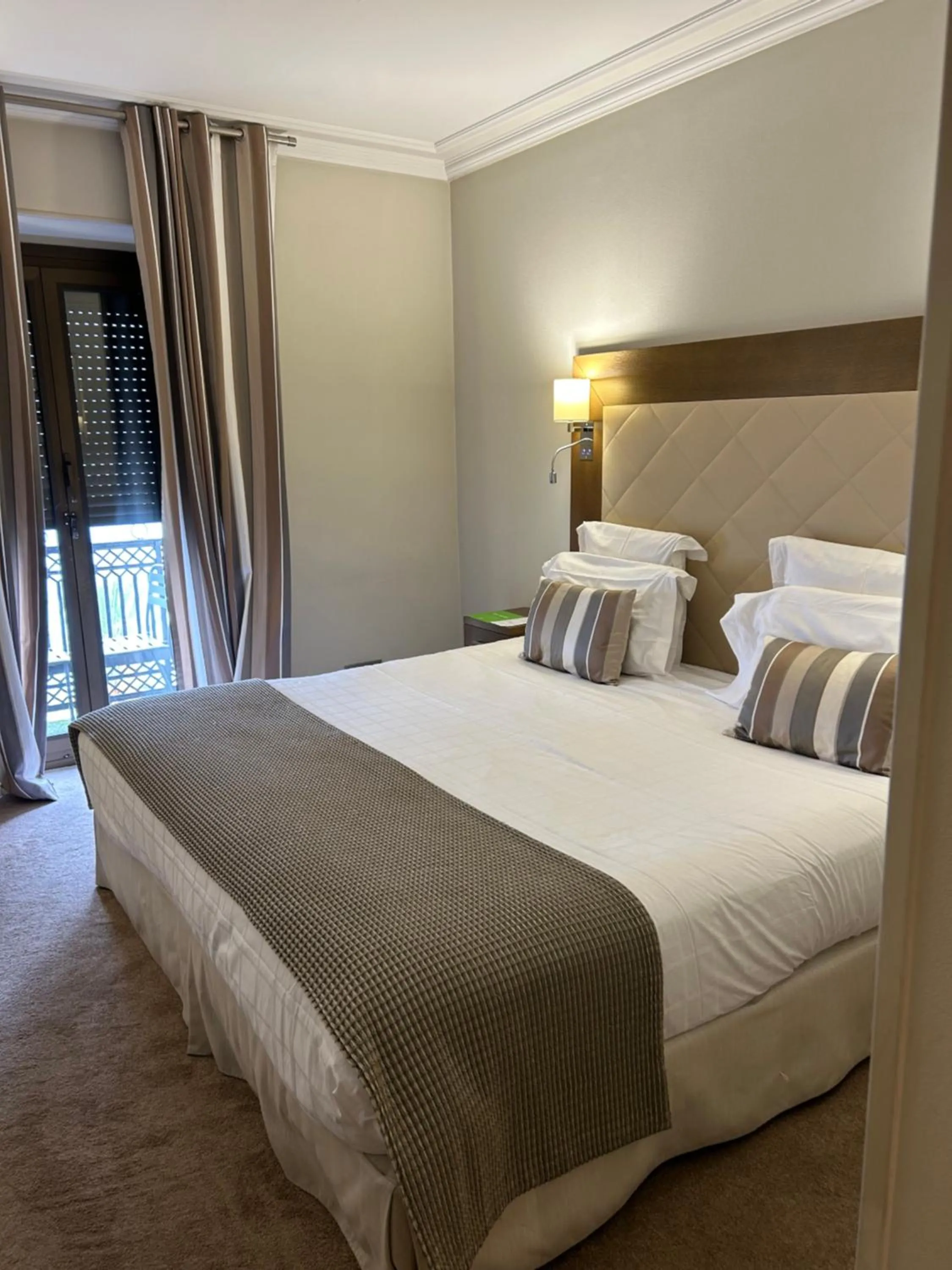 Bed in Westminster Hotel & Spa Nice